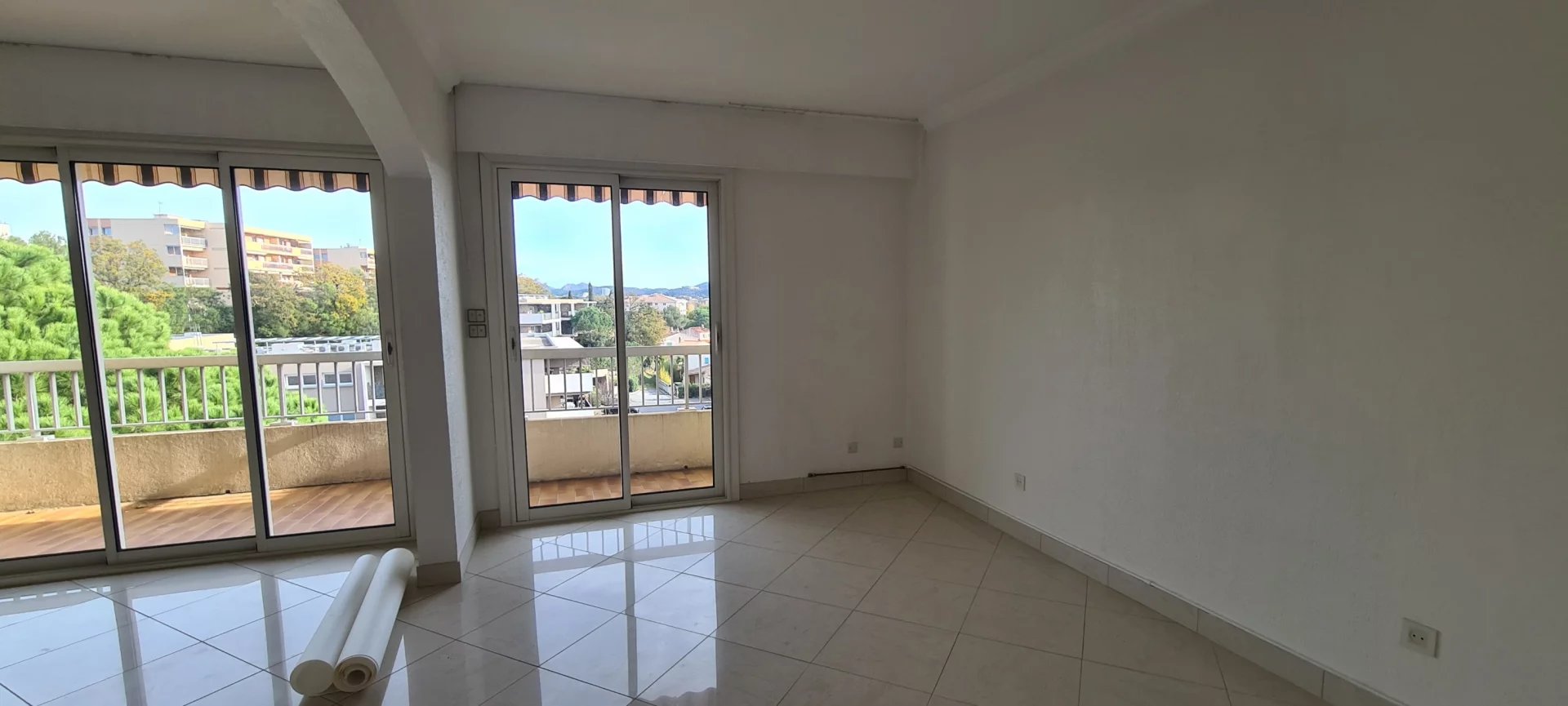 4 ROOM APARTMENT TOP FLOOR AT FREJUS, GATED RESIDENCE CLOSE TI THE CITY CENTRE