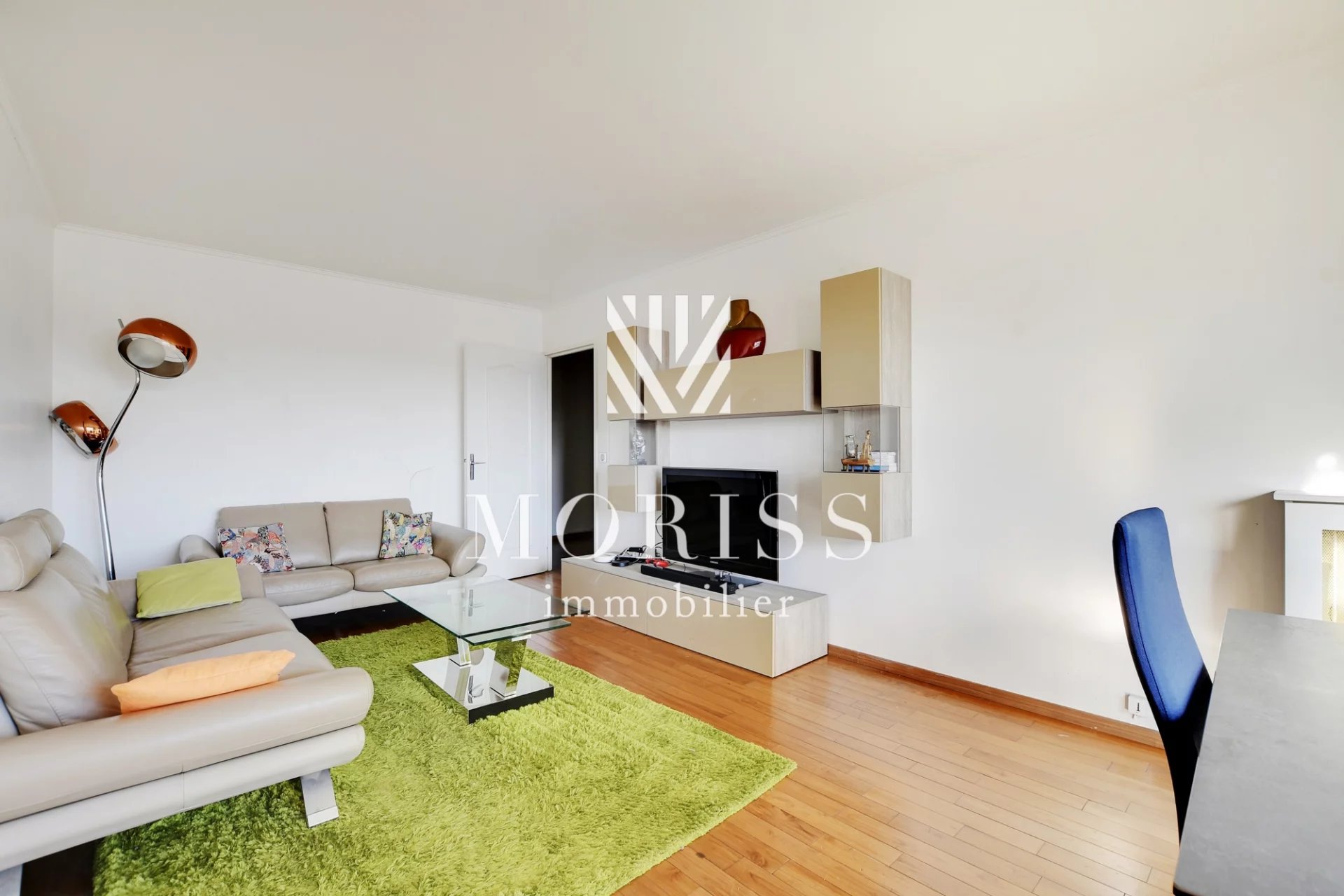 CLICHY Centre-vlle : Appartement 3 pièces de 67 M2 + Terrasse de - Image Array