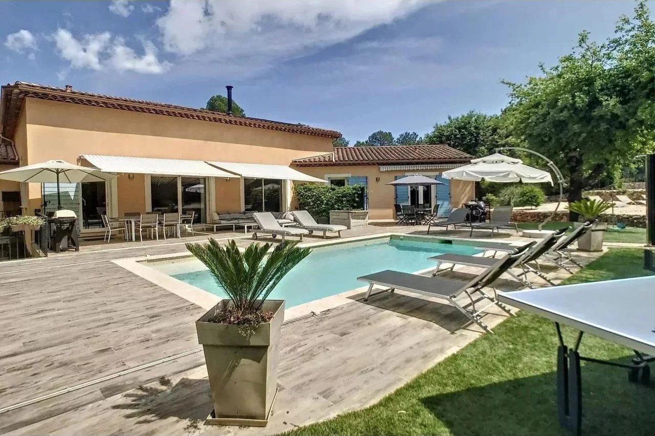 Luxueuse propriété de 320 m², environnement calme, proche de Sophia Antipolis à Valbonne