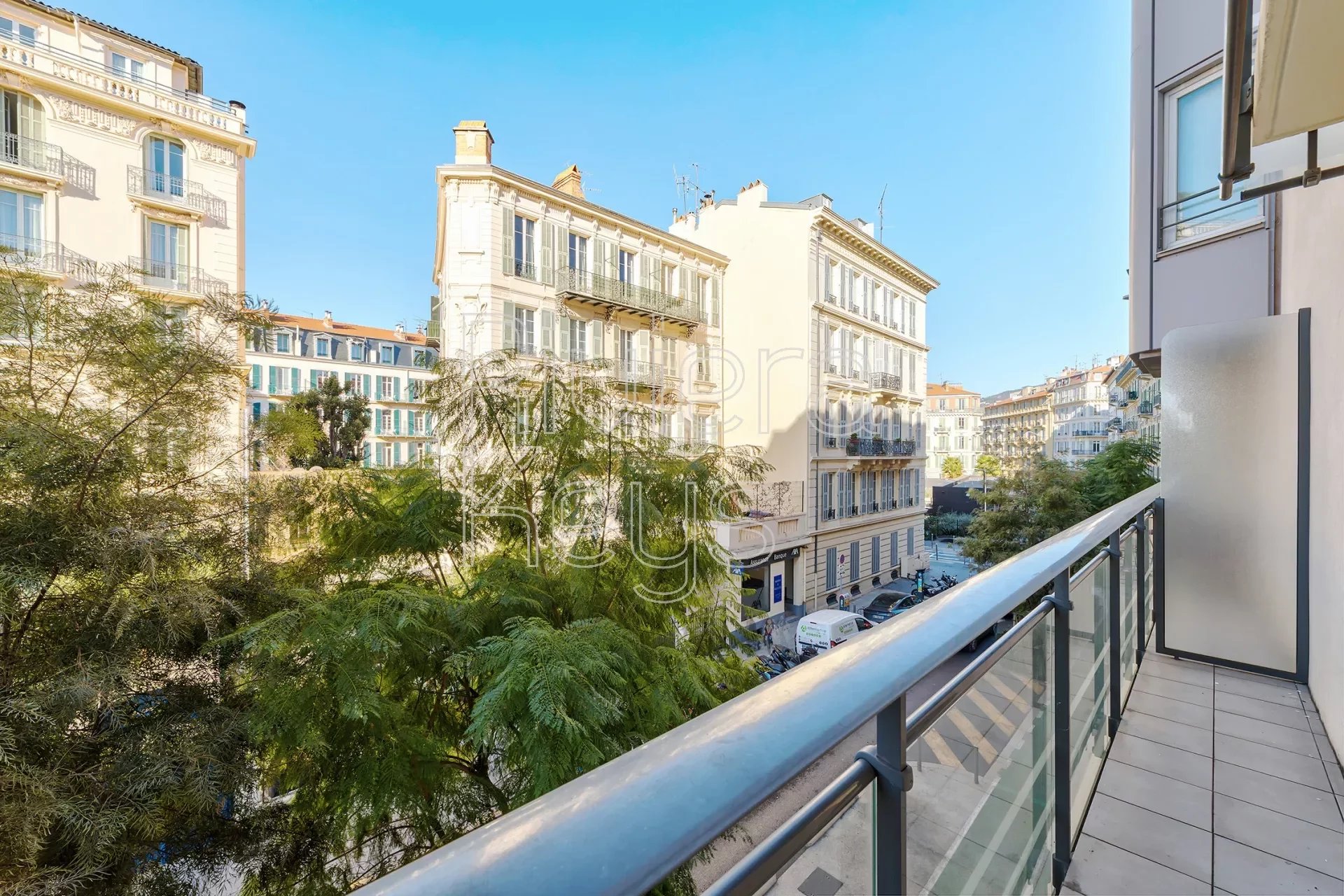 Mysig 2:a med balkong i centrala Nice