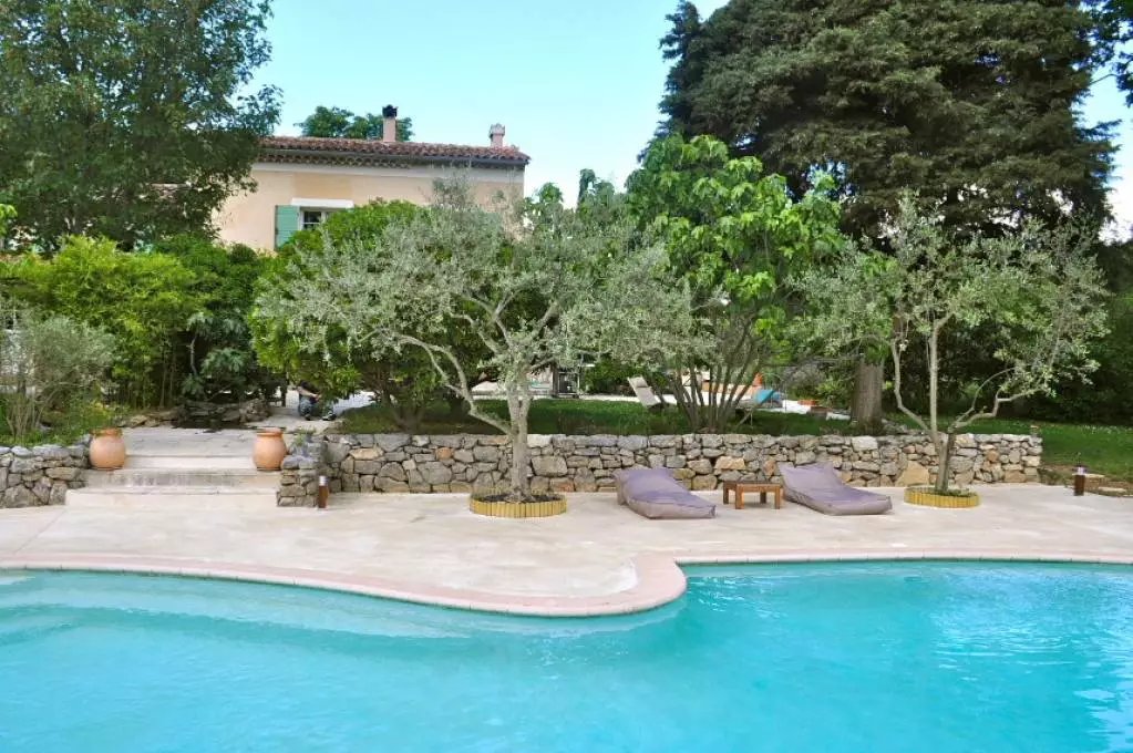Provencal 19th century mas in the heart of 10 hectares