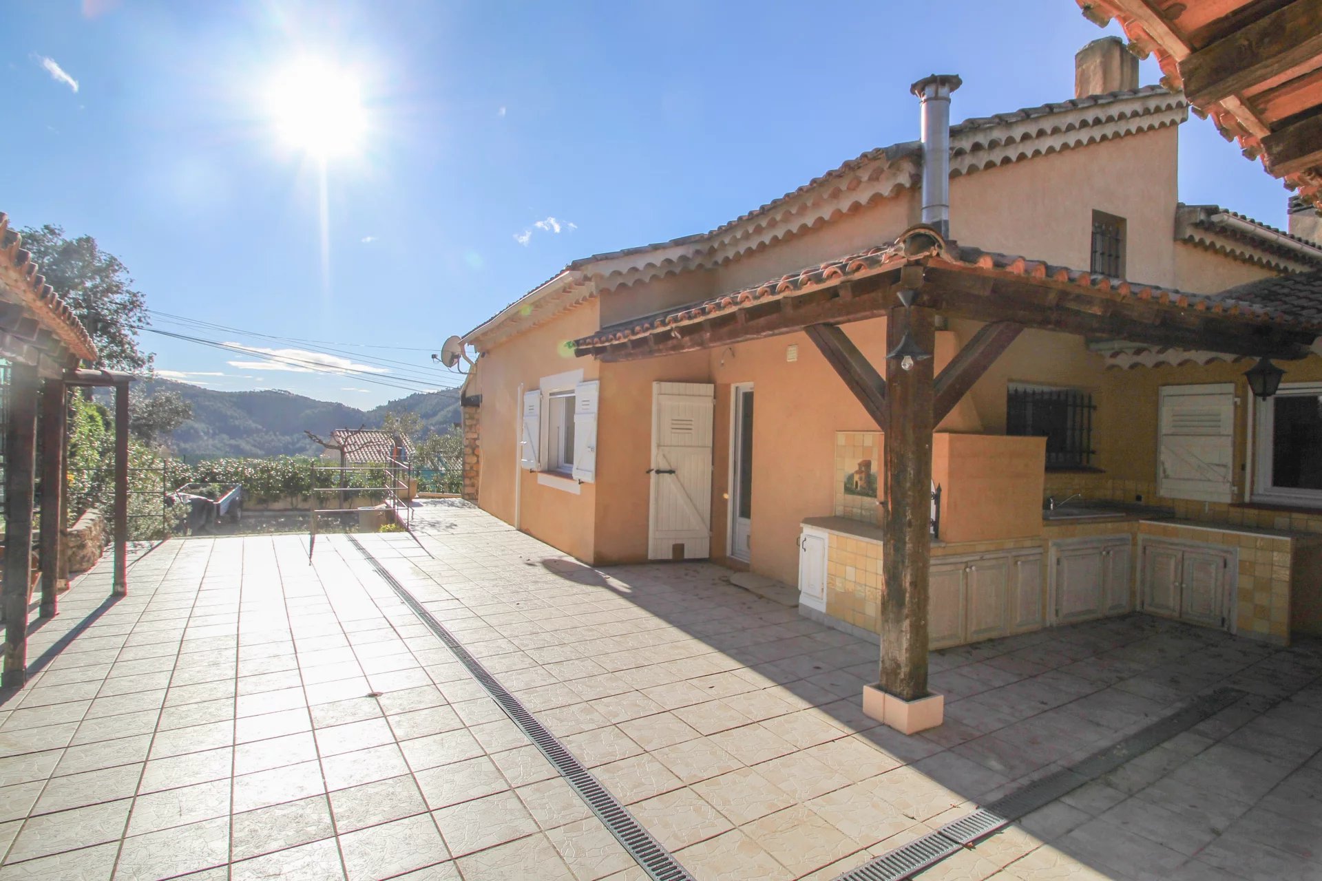 Lovely villa within walking distance from the village