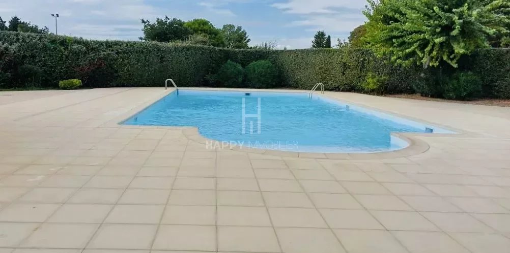 Jolie villa dans résidence sécurisée avec piscine