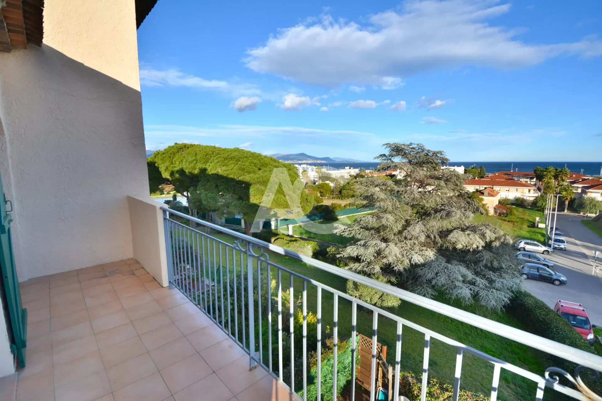 ANTIBES - ONE BEDROOM APARTMENT WITH SEAVIEW