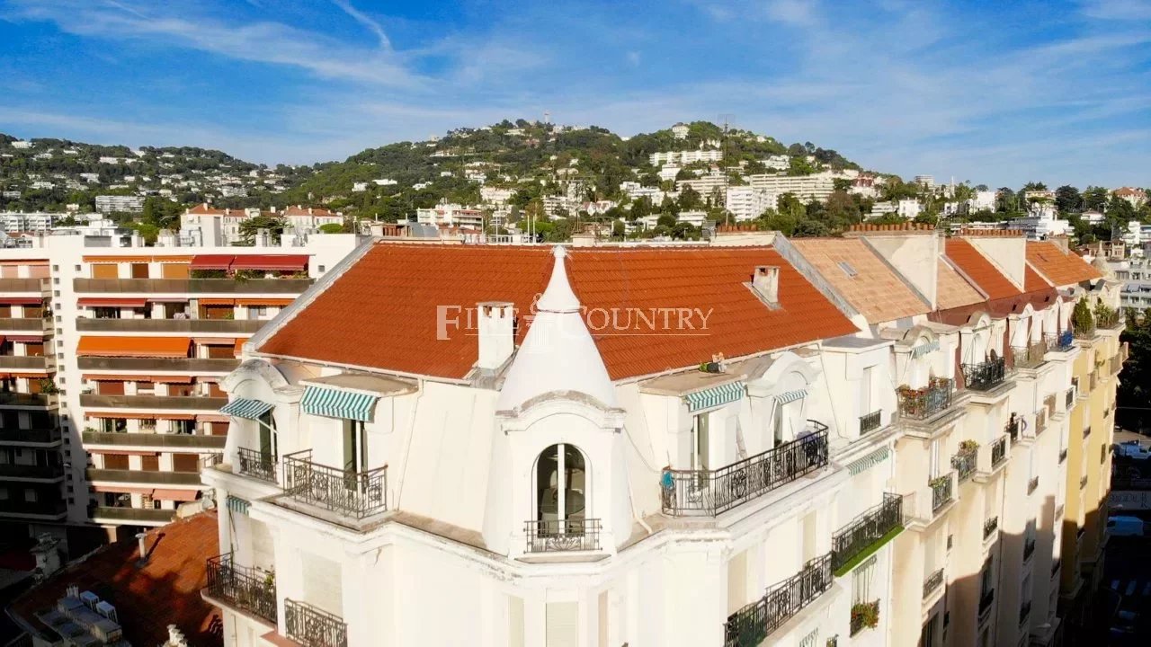 Photo of Topfloor apartment for sale in the Banane, Cannes