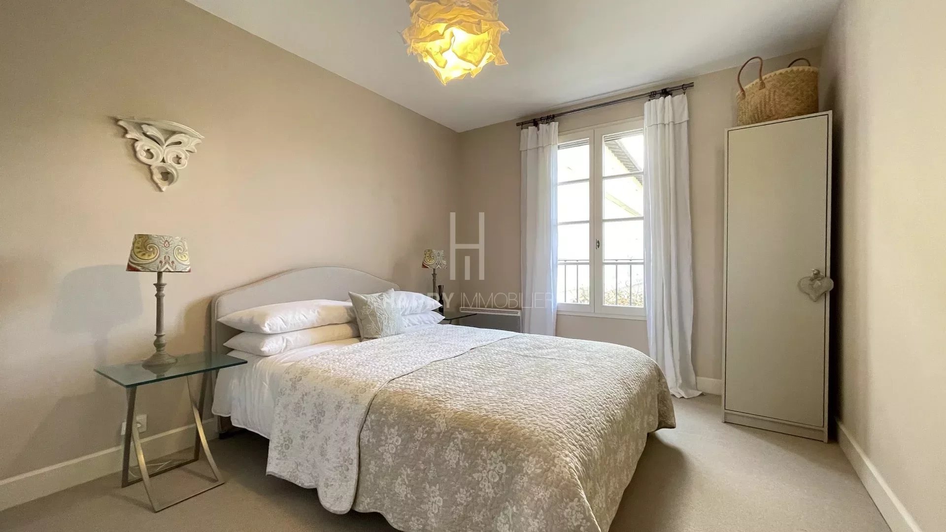High standing for this villa in the village center of St Rémy de Provence ​
