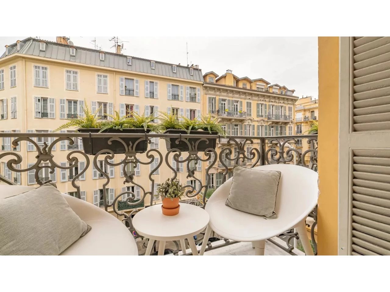 Appartement  4 Rooms 100m2  for sale   640 000 €