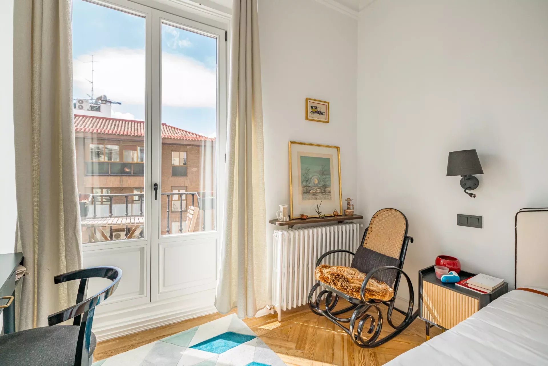 Fantastic apartment with 4 balconies in Cortes-Barrio de Las Letras-Madrid - picture 19 title=