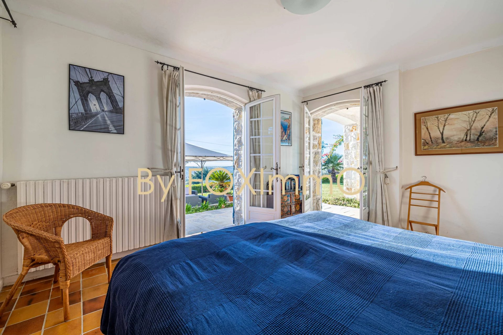 "Vence 8 rooms 244m² Property with panoramic sea view."
