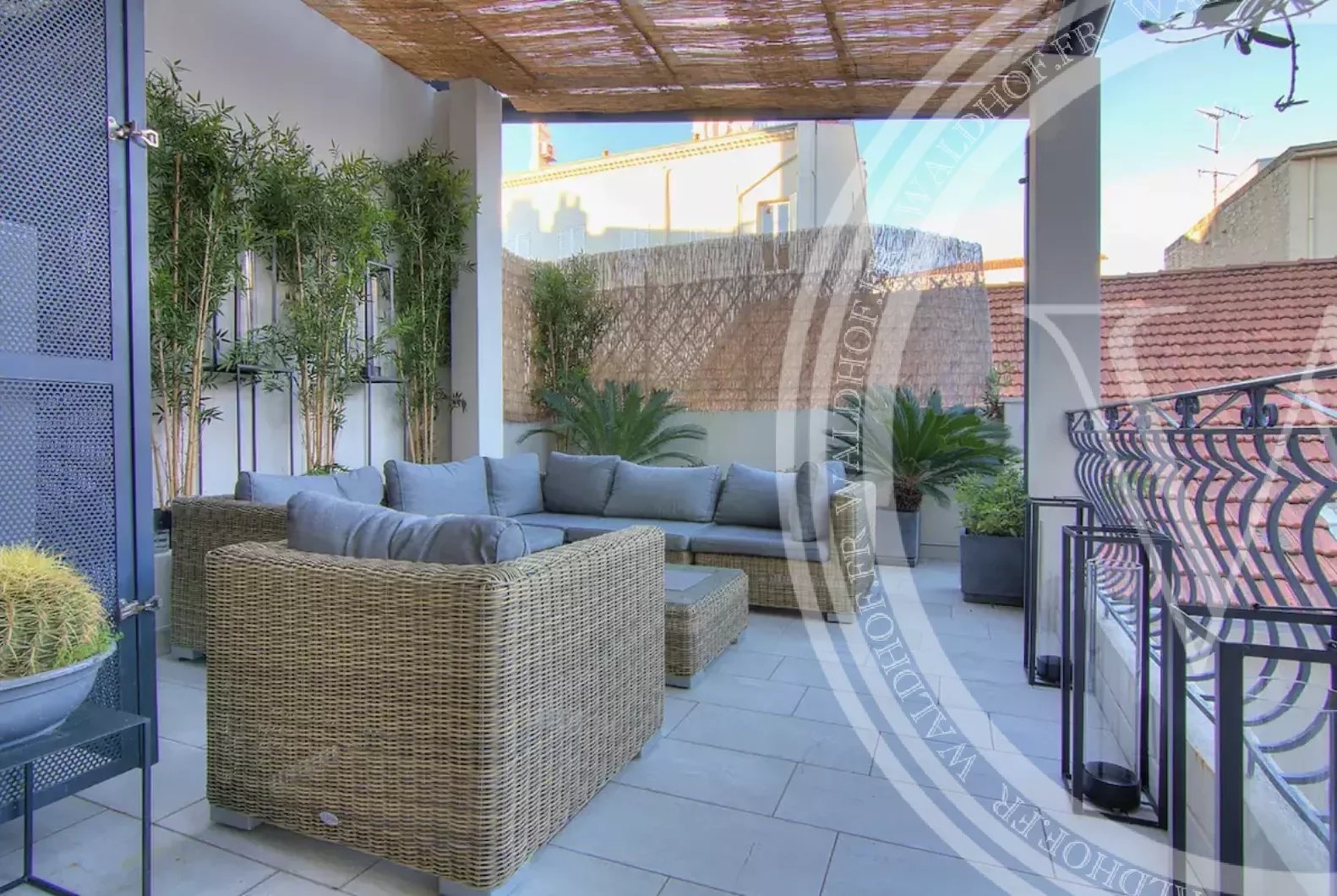 4-bedroom apartment with terrace in downtown Cannes