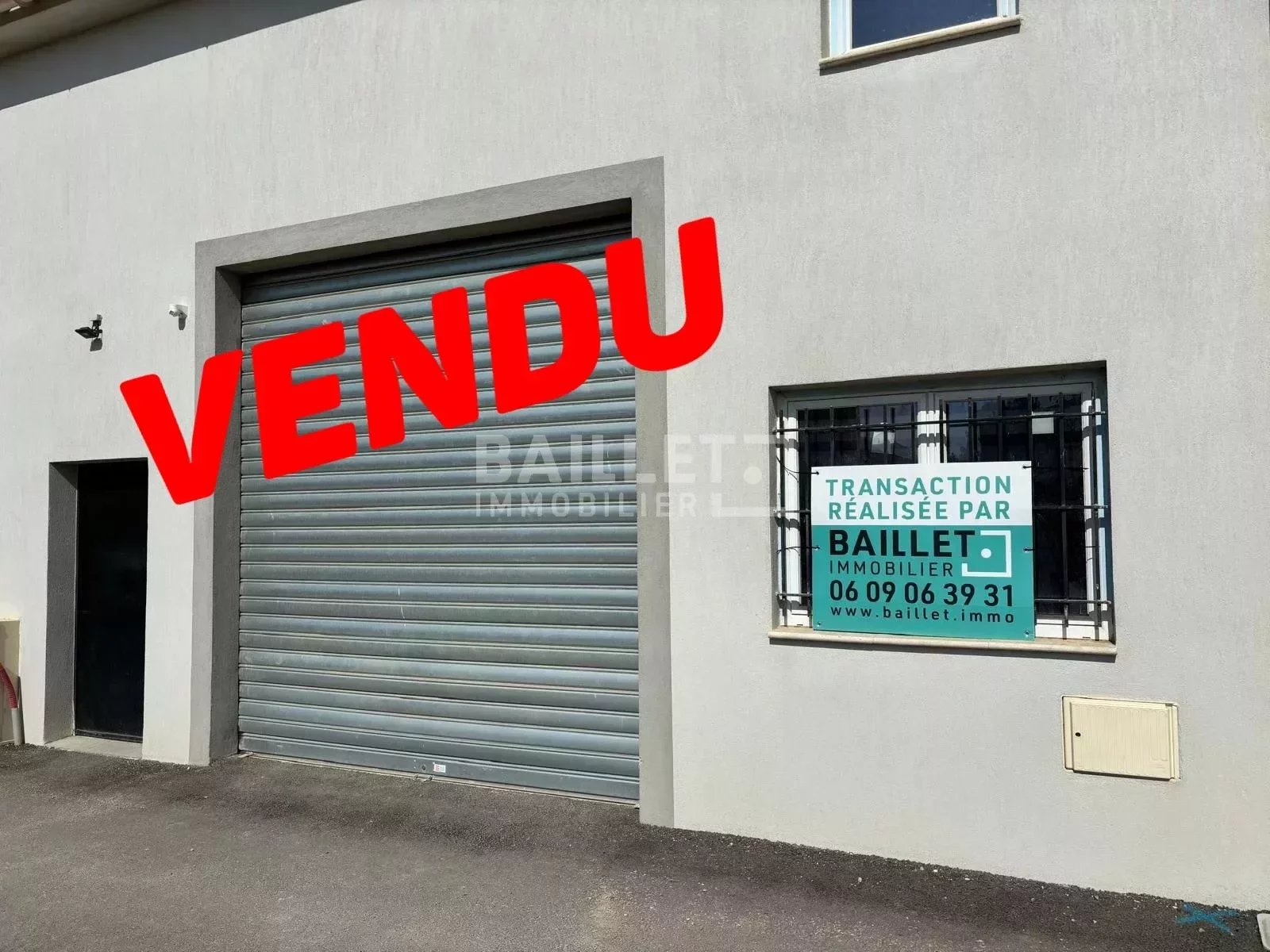 LOCAL NEUF DE 175 M2 À VENDRE EN ZI