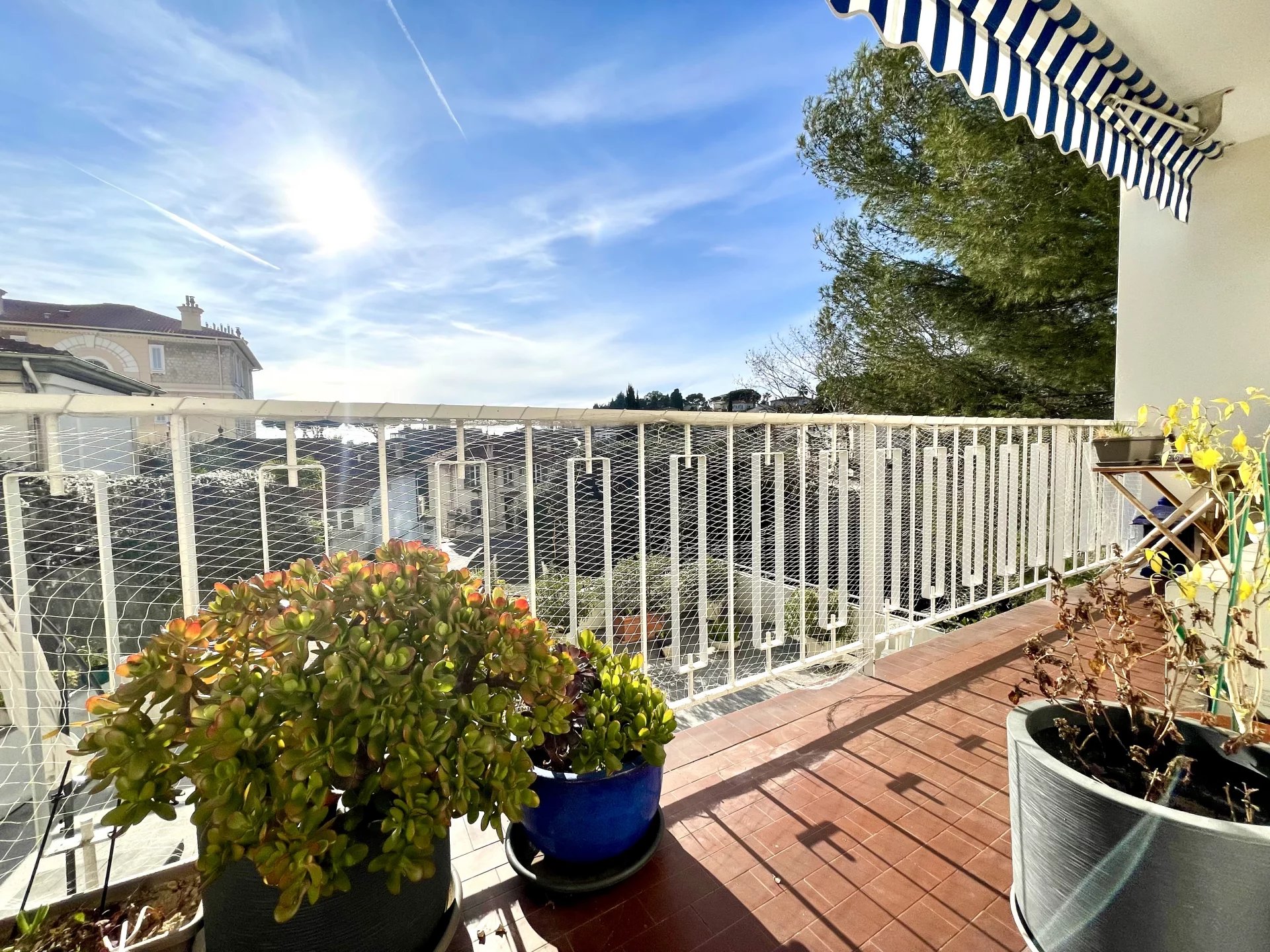 CANNES 3-ROOM APARTMENT FOR SALE IN A QUIET NEAR CENTER