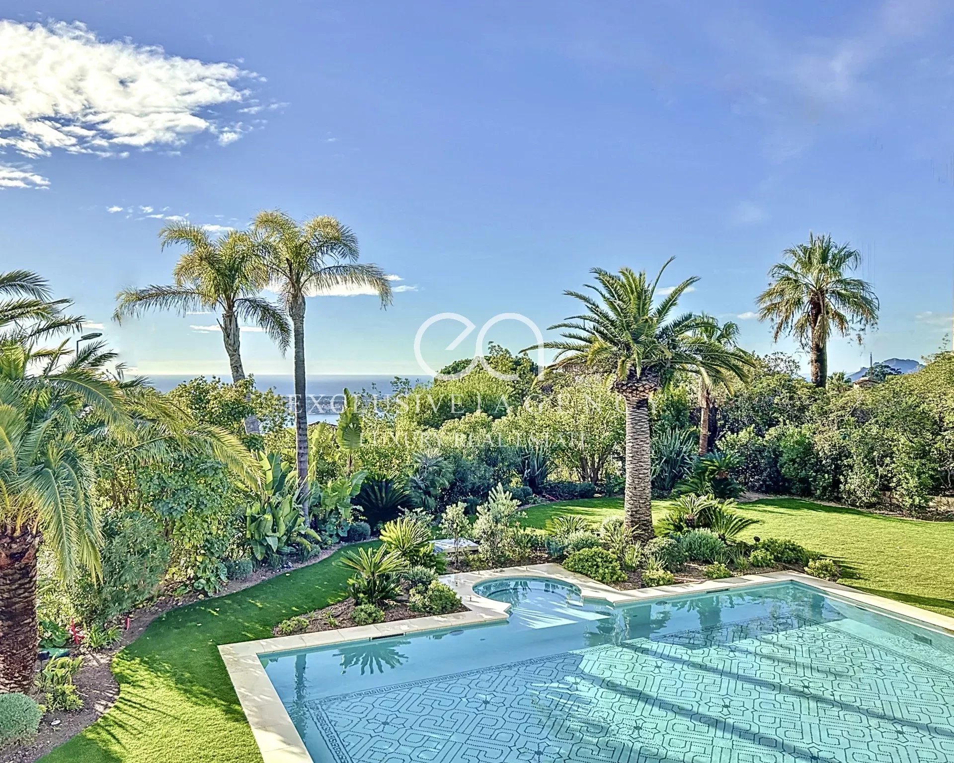 Verhuur van een Villa in Super Cannes - 800m² met Uitzicht op Zee