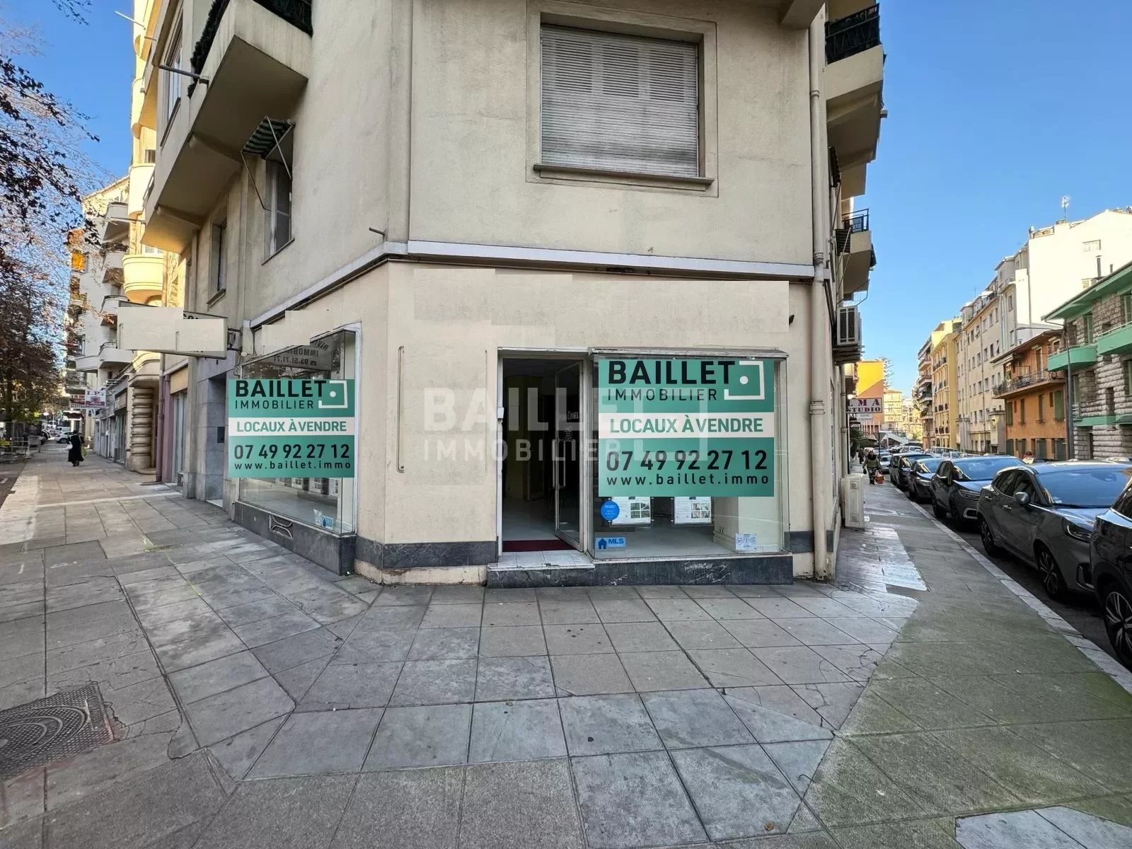 A VENDRE LOCAL COMMERCIAL D'ANGLE NICE NORD 55 M2