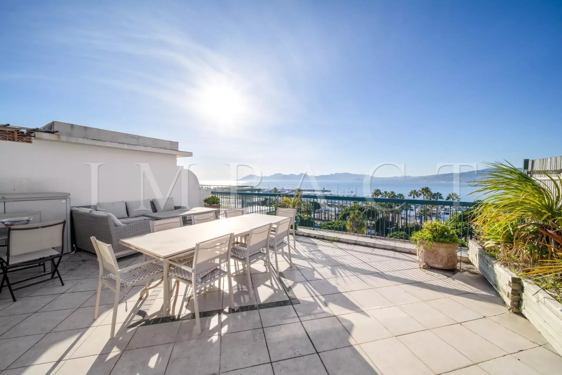 Cannes Croisette - Penthouse vue mer à vendre