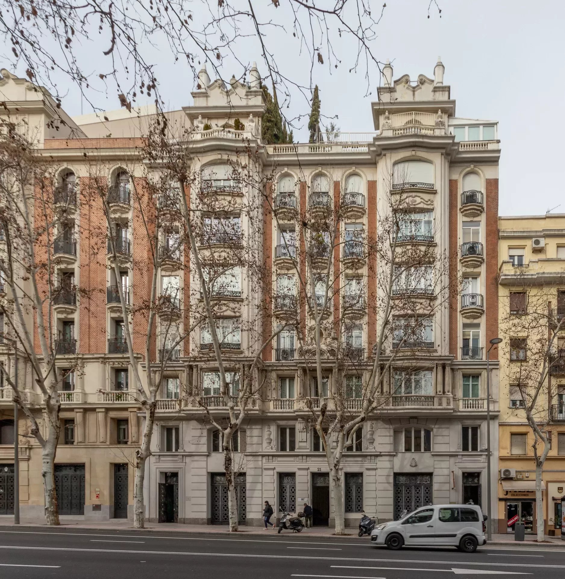 Exclusive apartment in the prestigious area of Almagro, Madrid - picture 18 title=