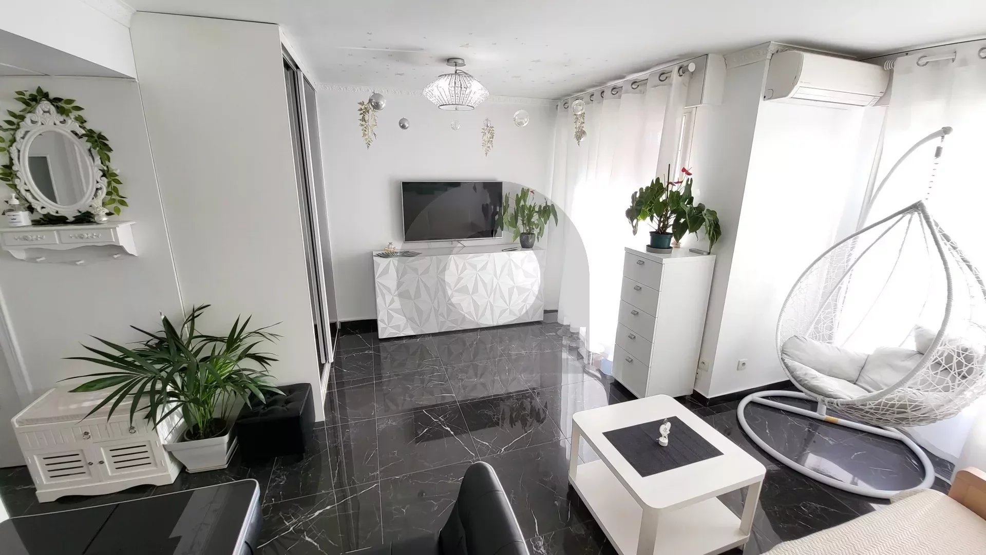 City center - studio - terrace - sunny and quiet - fully renovated