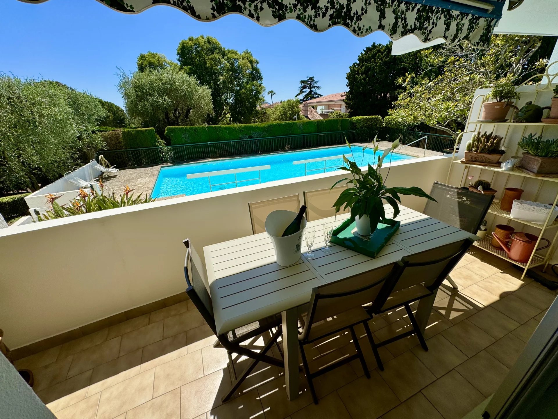 CANNES SALE FLAT 3 ROOMS RESIDENCE WITH SWIMMING POOL