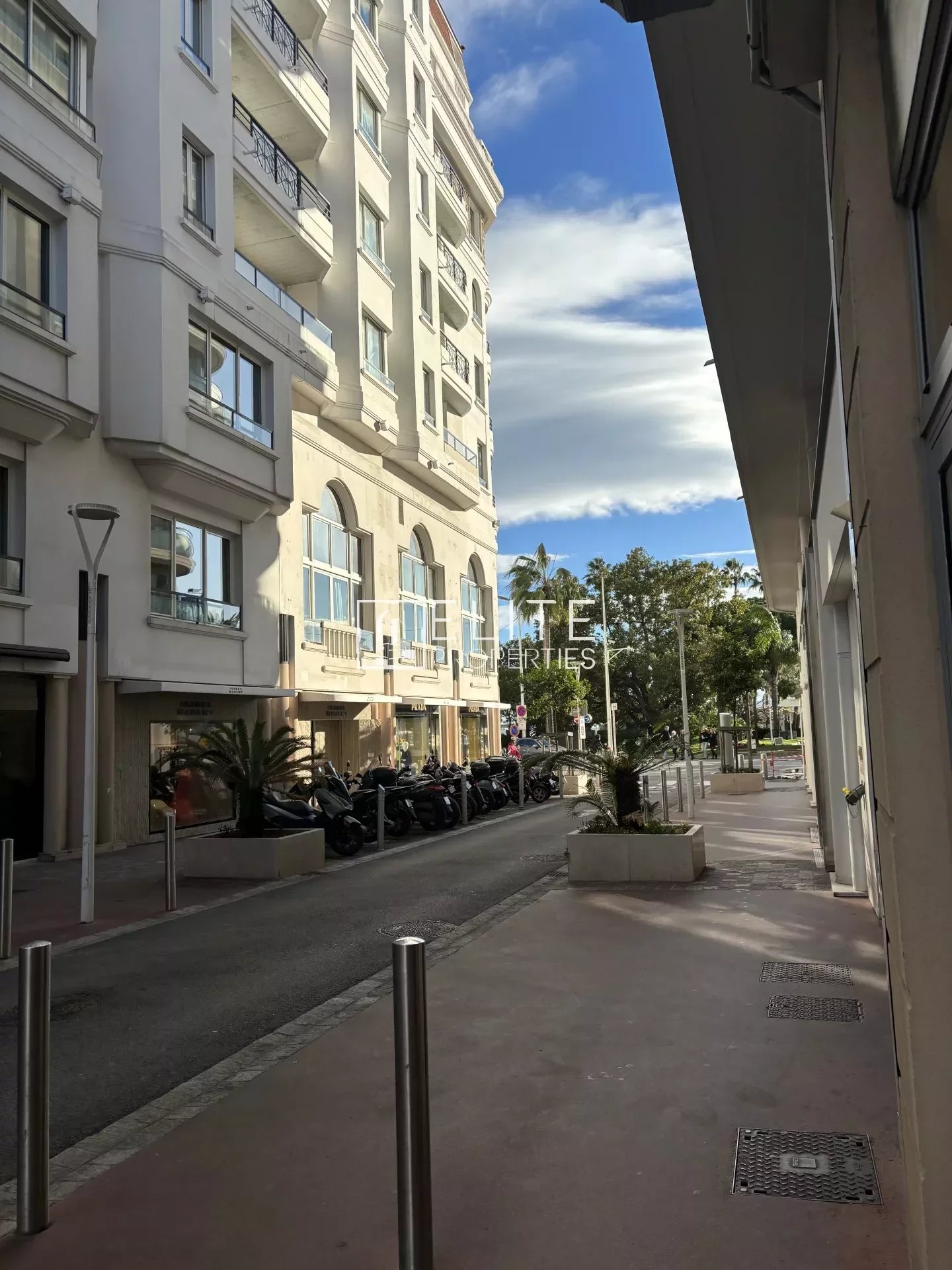 Cannes, centre-ville -droit au bail à vendre.