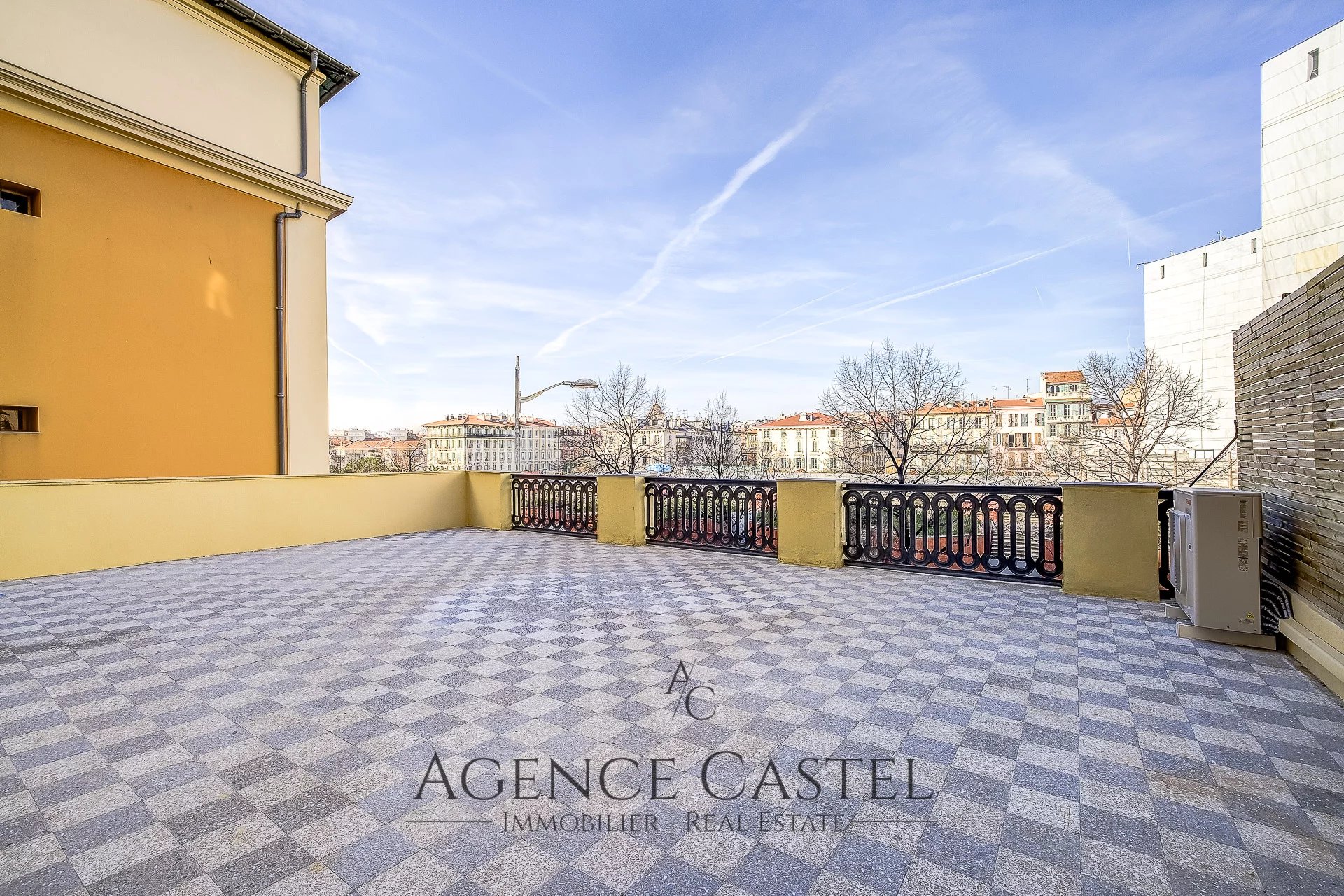Vente Appartement 80m² 3 Pièces à Nice (06300) - Agence Castel