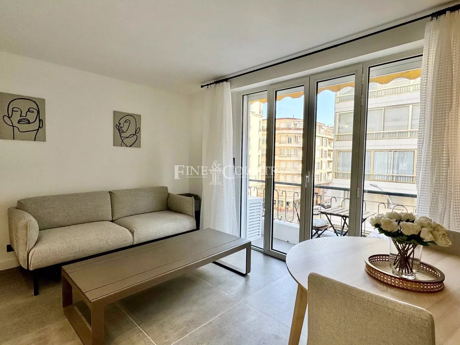 Apartment for sale in Cannes center banane