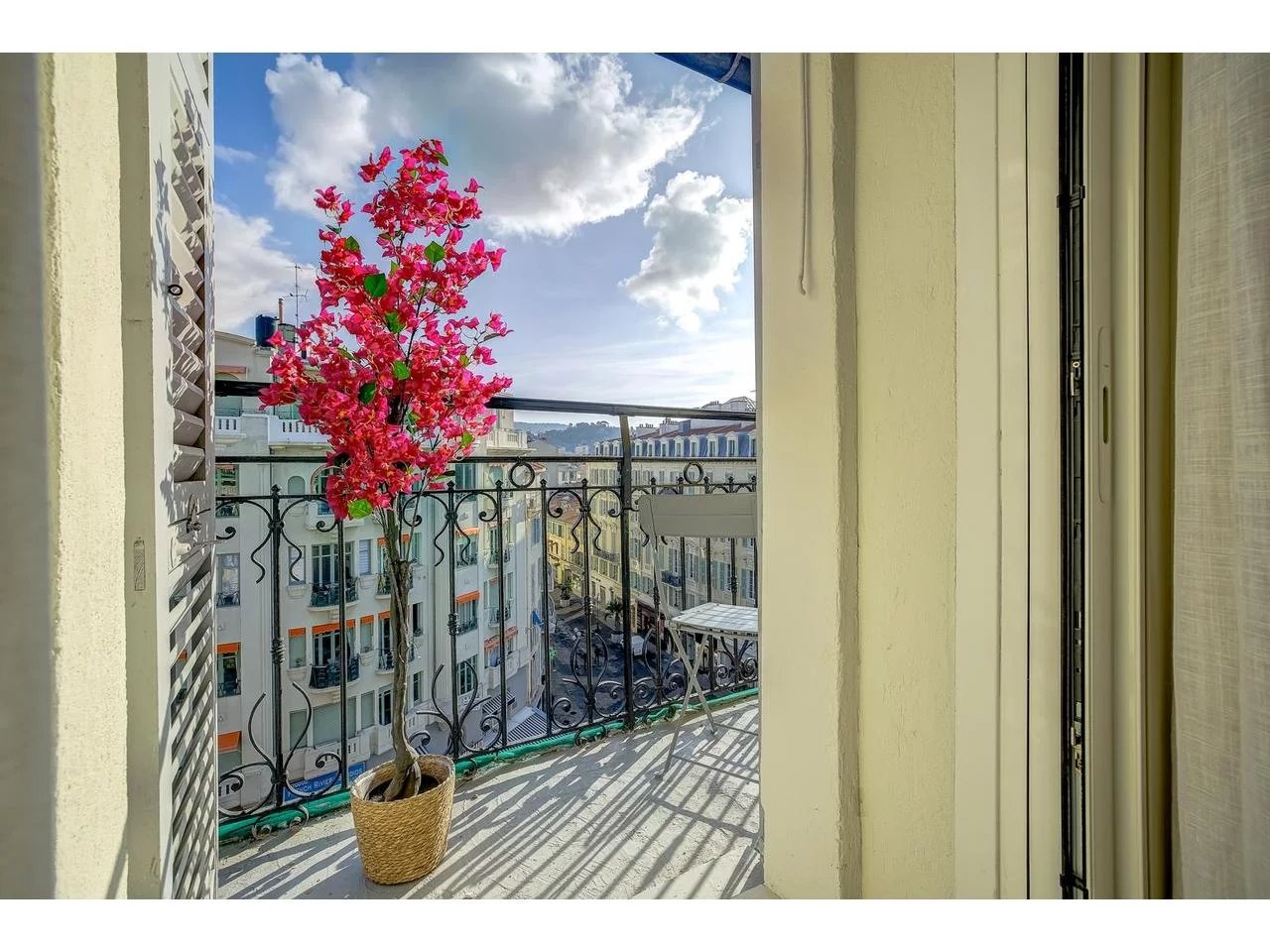 Appartement  4 Rooms 92.44m2  for sale  1 350 000 €