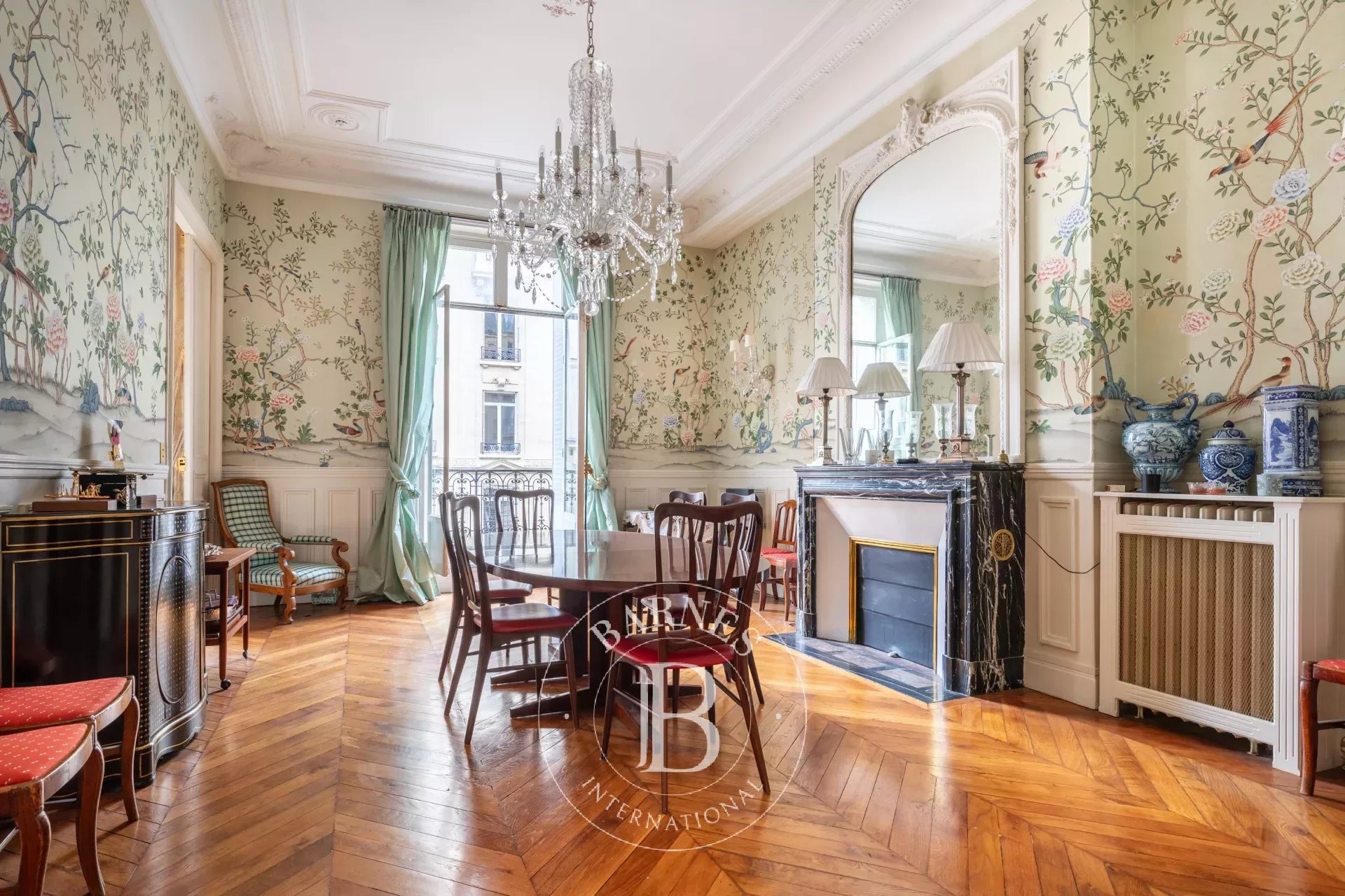 Paris 17ème - Jouffroy d'Abbans  / Prony - Appartement familial et de réception 4 chambres, avec balcon filant et belle hauteur sous plafond