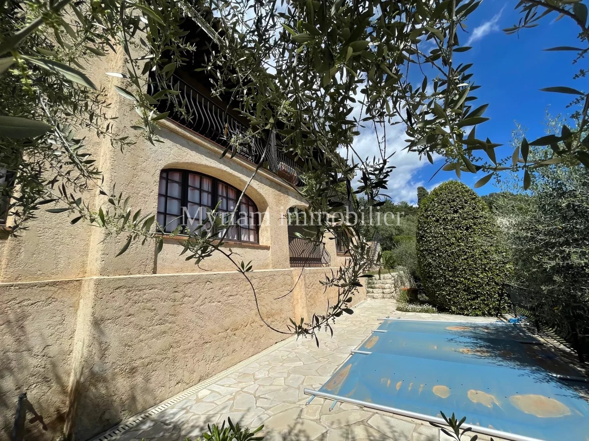 5 room detached house swimming pool Open sea view in PEYMEINADE