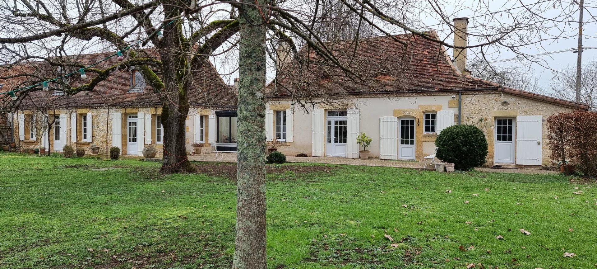 Double maison Périgourdine en pierres  XIX ème siècle  sur 1.2HA 387 m