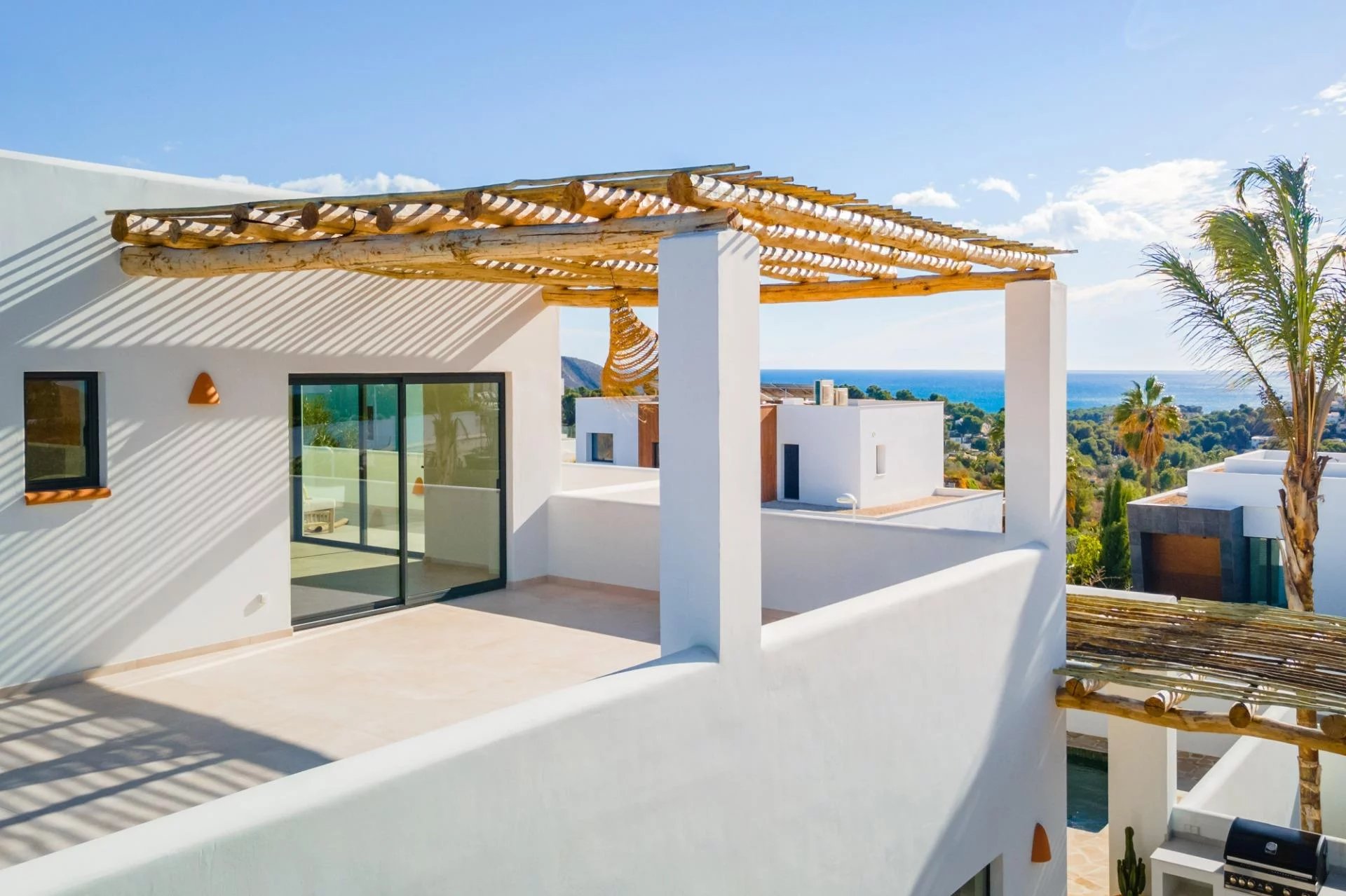 Sleutelklare villa in ibiza-stijl met uitzicht op zee in Moraira