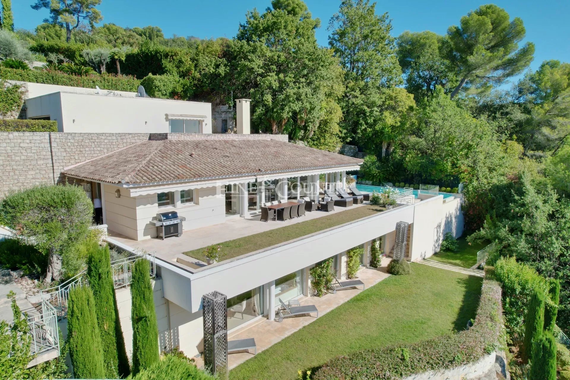 Villa for sale in Cannes with Sea Views