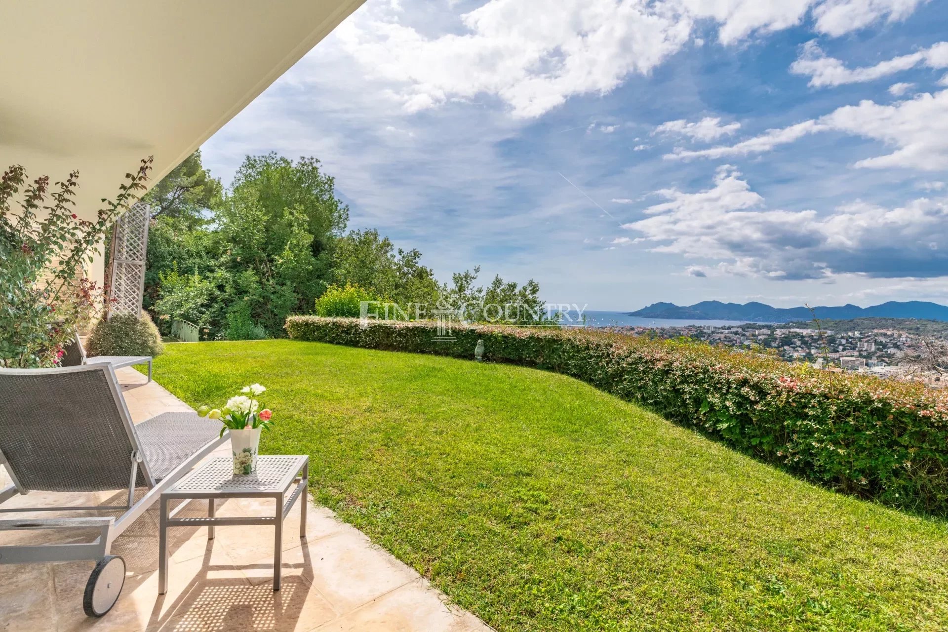 Villa for sale in Cannes with Sea Views