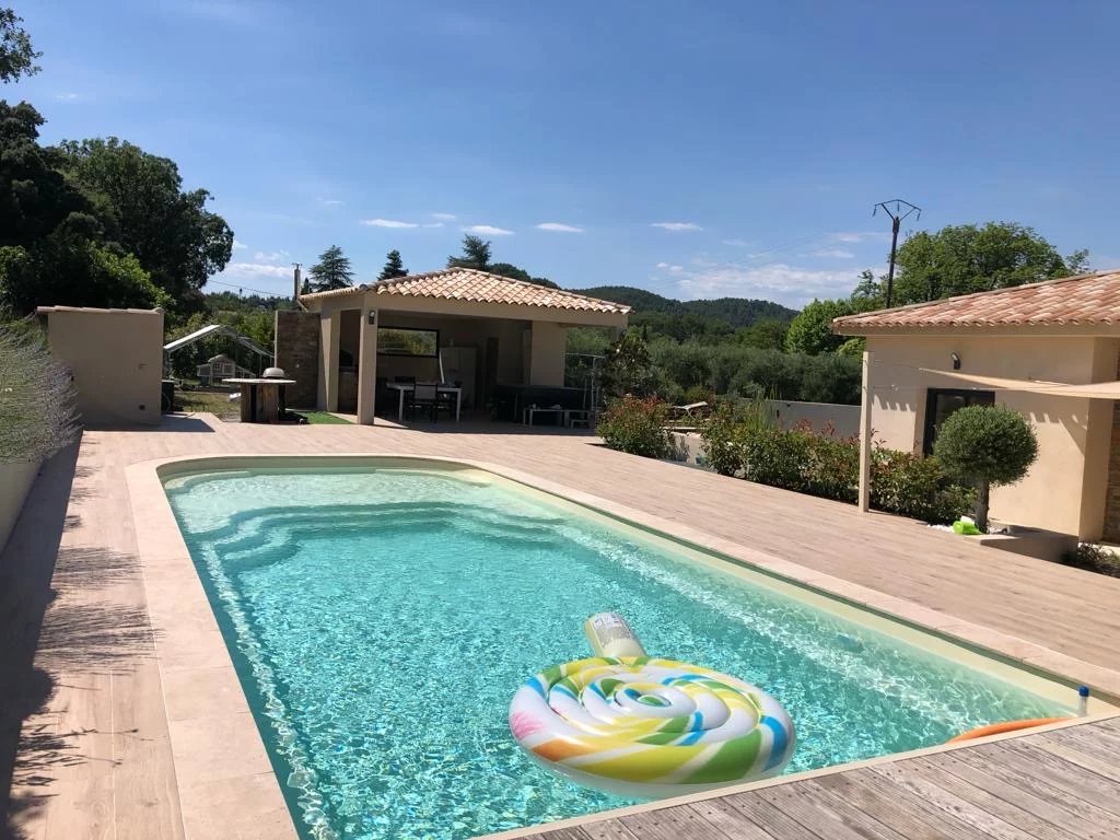 5 room villa with swimming pool in La Motte, close to shops
