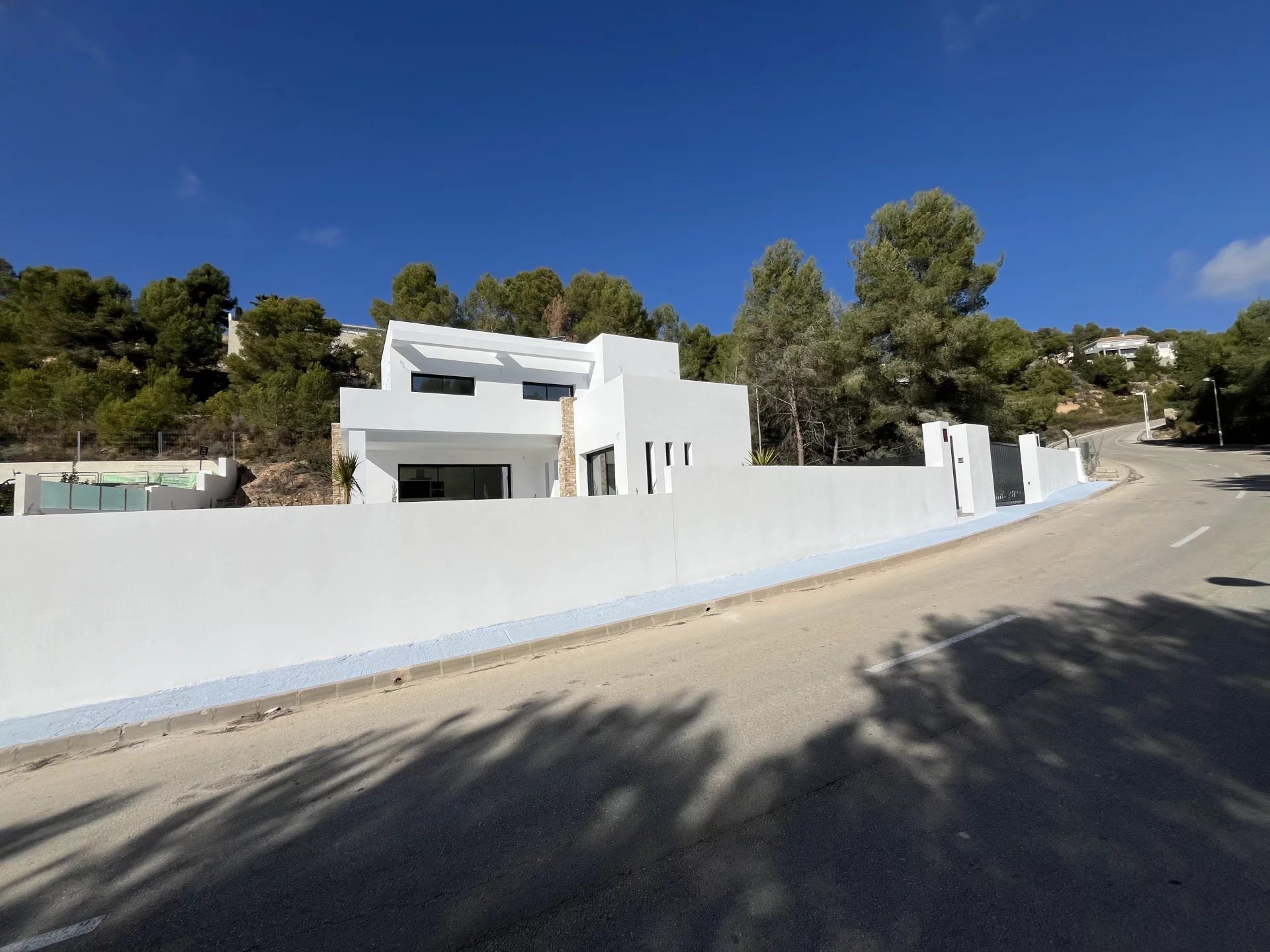 Mooie moderne nieuwbouw villa op een rustige locatie in Calpe te koop