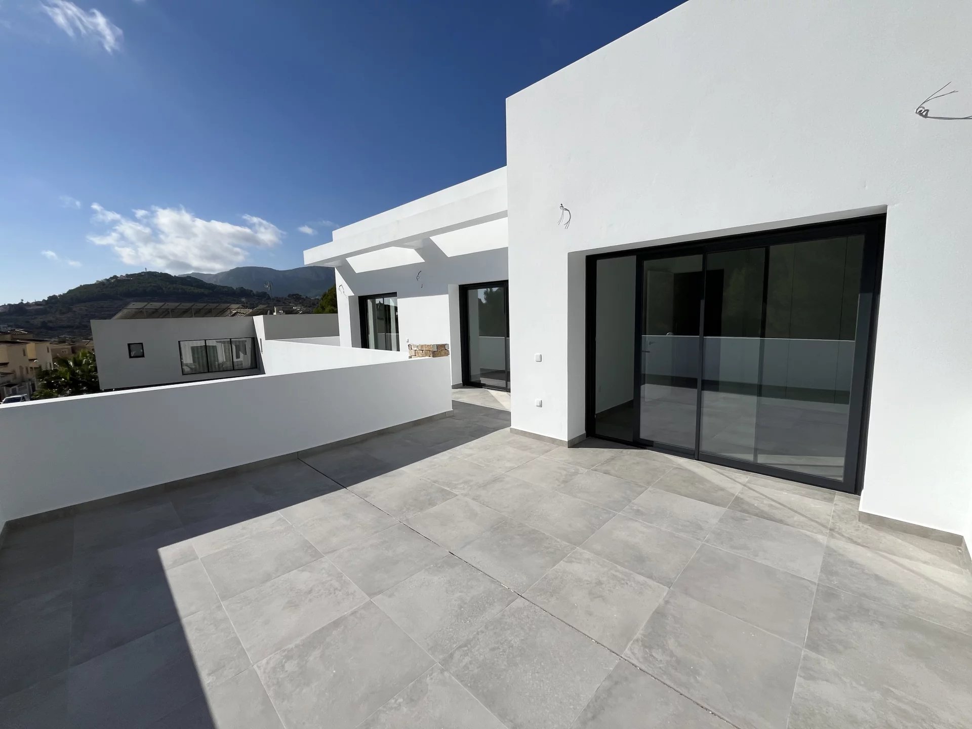 Belle villa moderne de nouvelle construction dans un endroit calme à Calpe à vendre