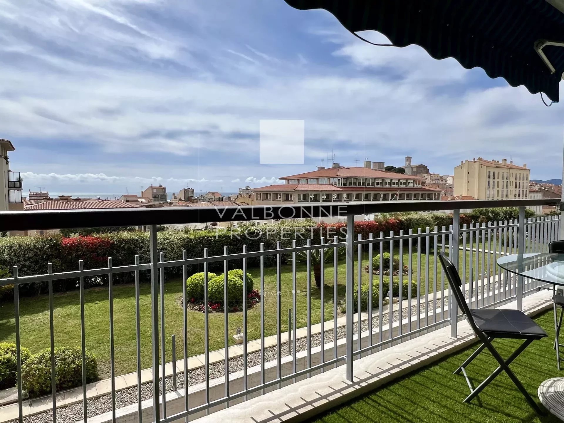 Sea View Apartment in Cannes