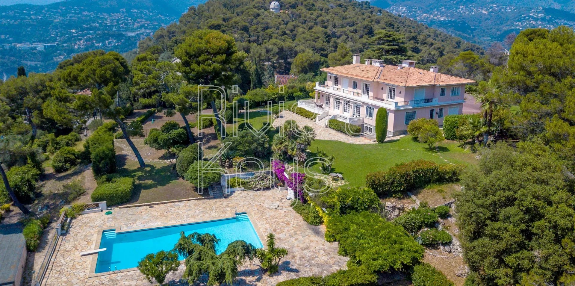 NICE: Exceptional property with panoramic view, absolute privacy