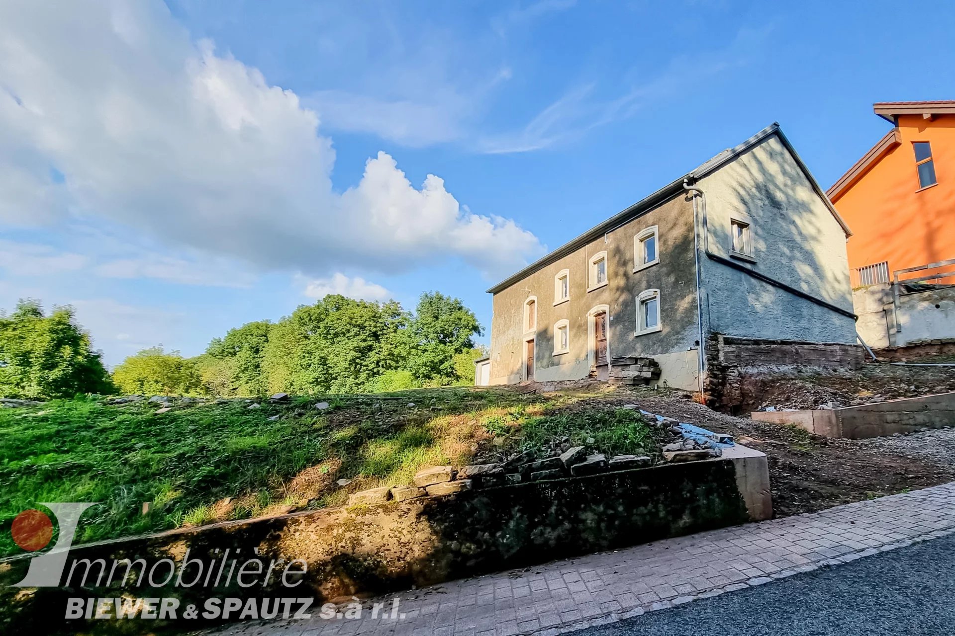 Projekt Bauernhaus-Renovierung: Verwirklichen Sie Ihr Traumhaus in malerischem Schrondweiler