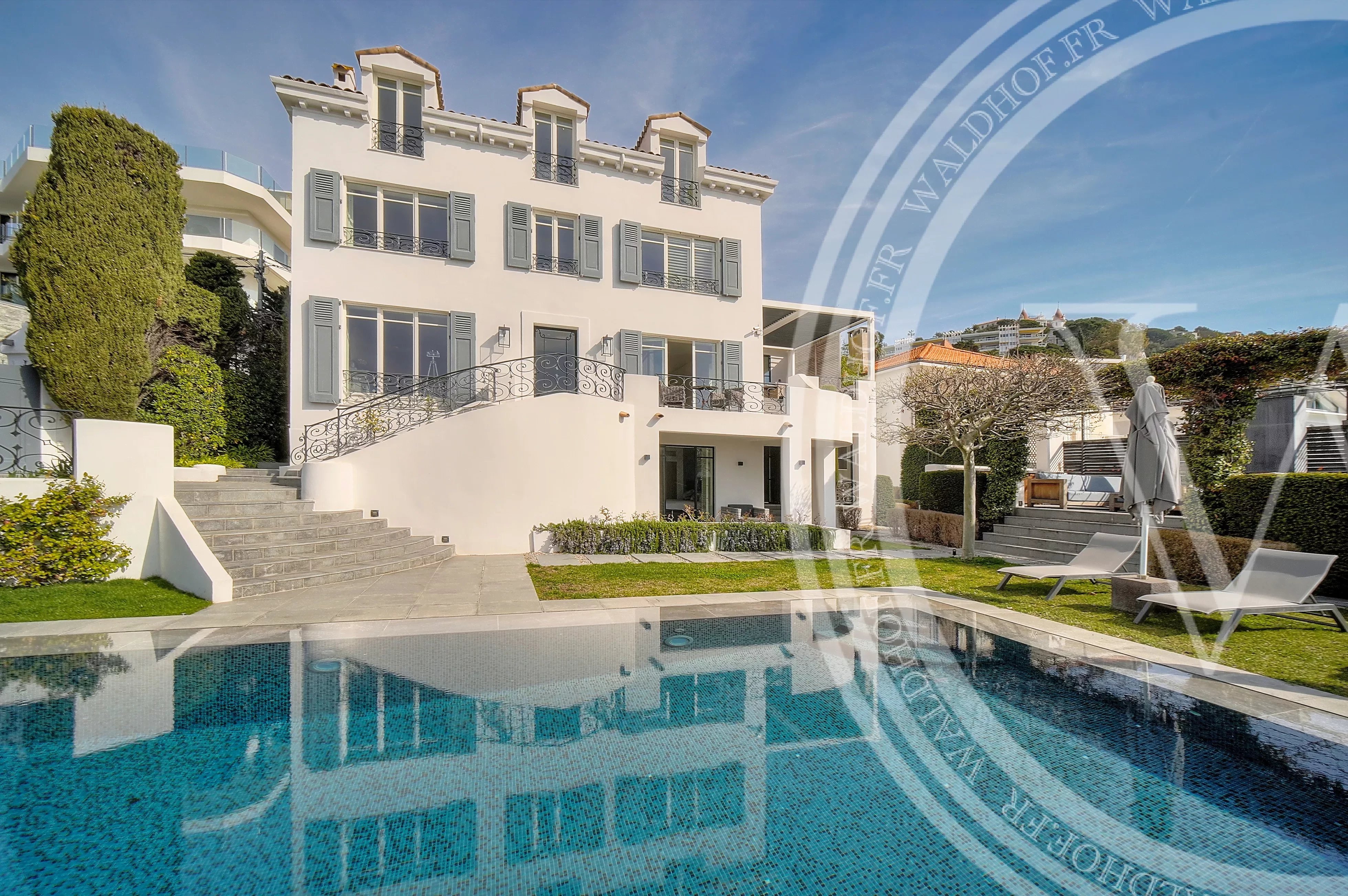 Superb luxury villa with sea view
