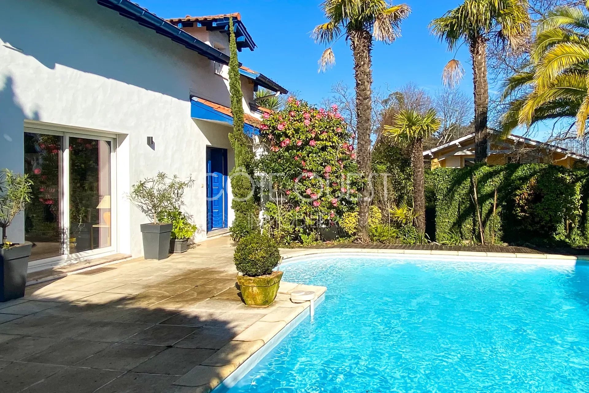 ANGLET, NEAR THE 5 CANTONS MARKETS – A PEACEFUL 4-BED PROPERTY