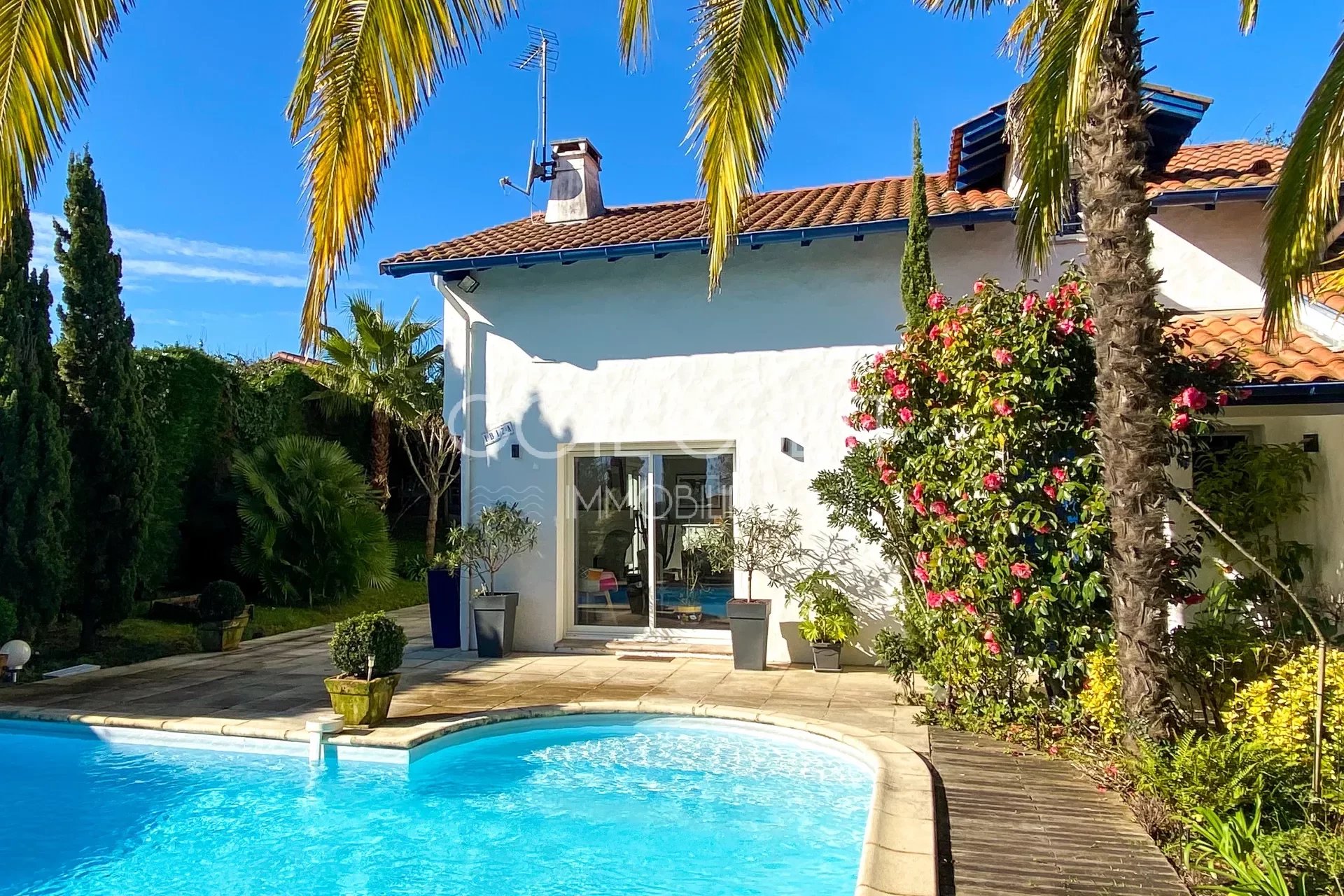 ANGLET, NEAR THE 5 CANTONS MARKETS – A PEACEFUL 4-BED PROPERTY