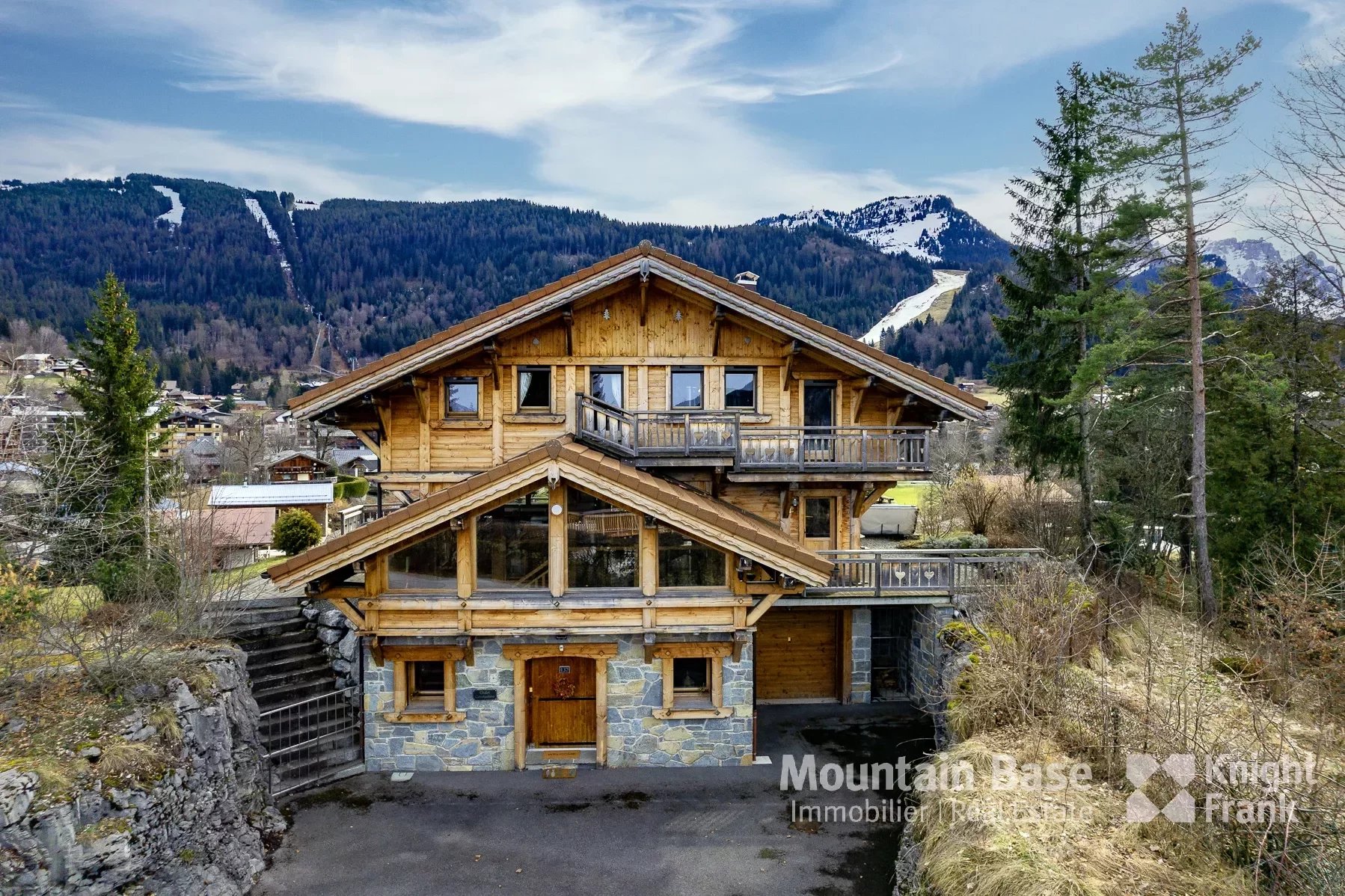 Photo of Superb luxury 4 bedroom chalet in elevated position Les Carroz