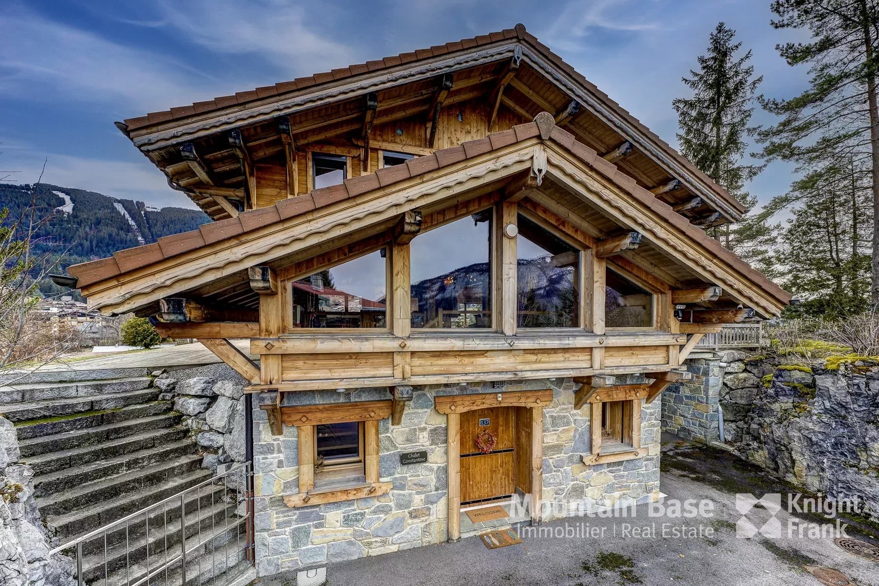 Superb luxury 4 bedroom chalet in elevated position Les Carroz Accommodation in Chamonix