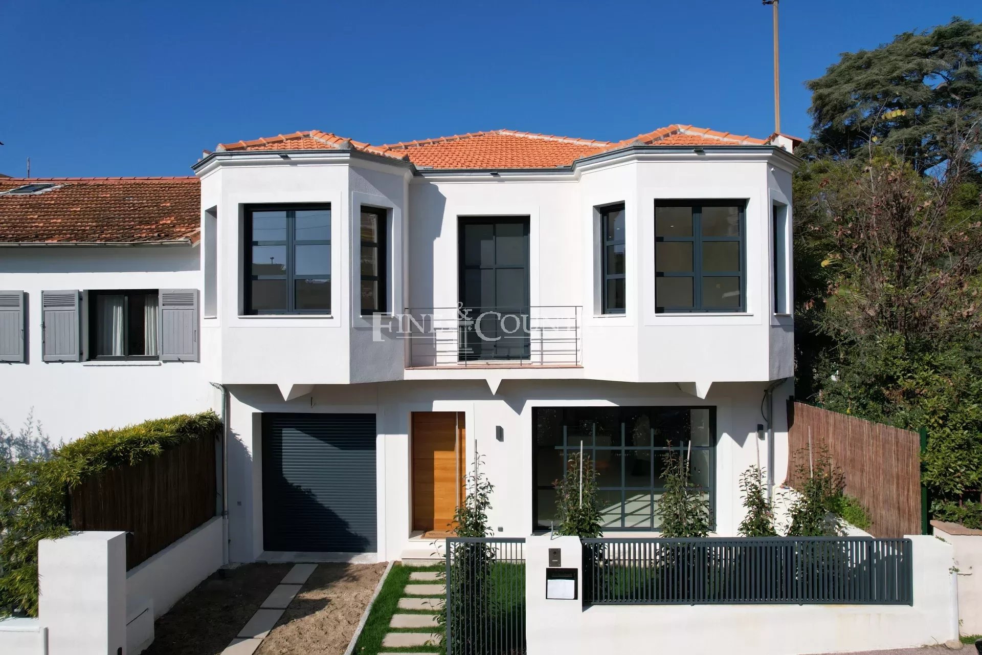 HOUSE FOR SALE IN CANNES BASSE CALIFORNIE, WITH GARDEN Accommodation in Cannes