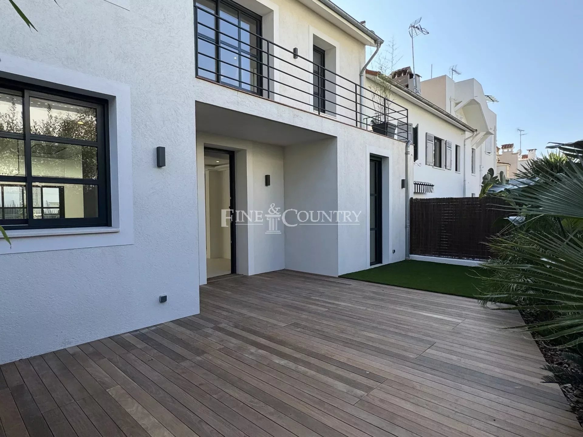 HOUSE FOR SALE IN CANNES BASSE CALIFORNIE, WITH GARDEN