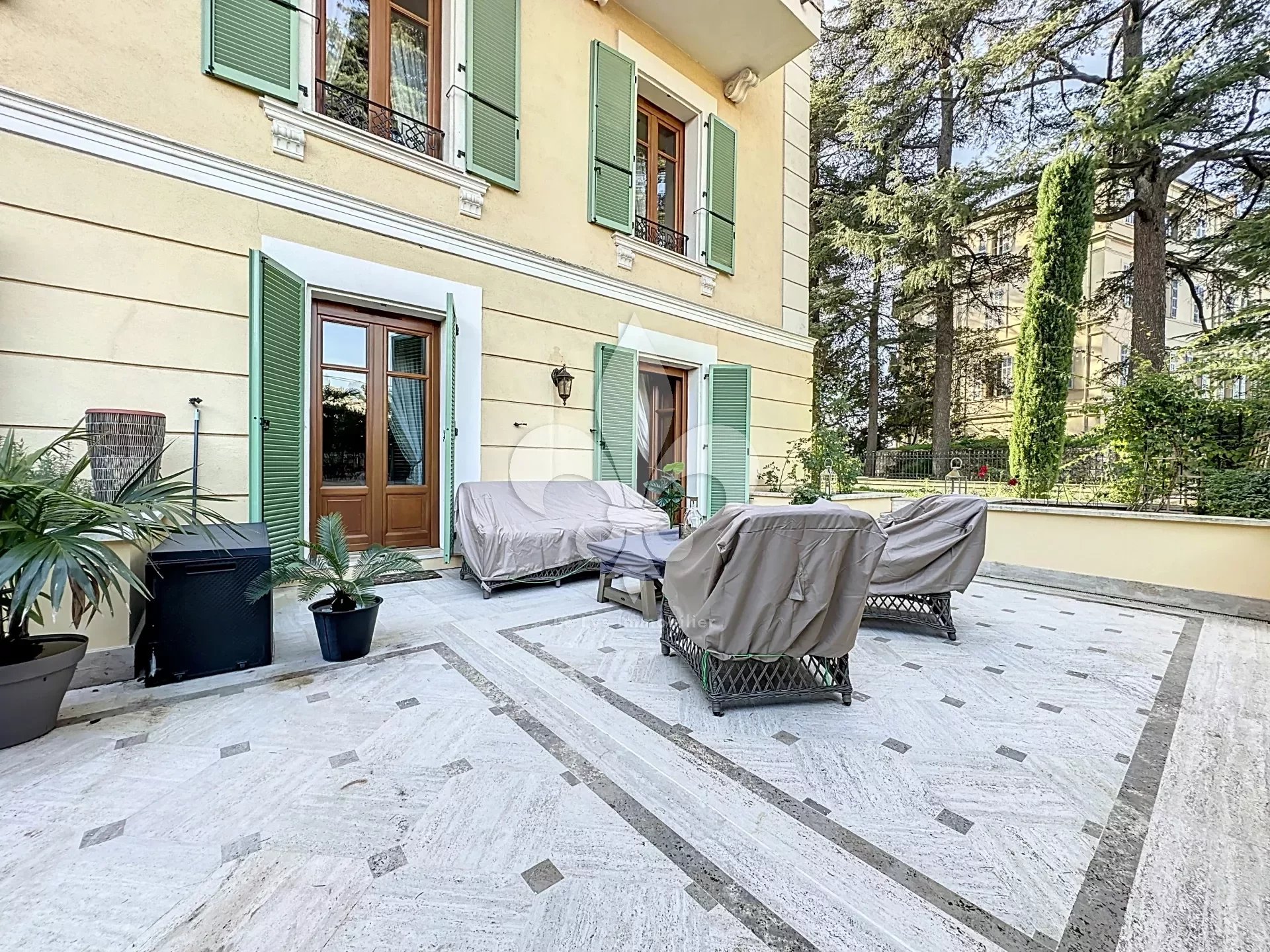 Cannes - Oxford : Magnifique appartement rez-de-jardin dans une résidence de luxe