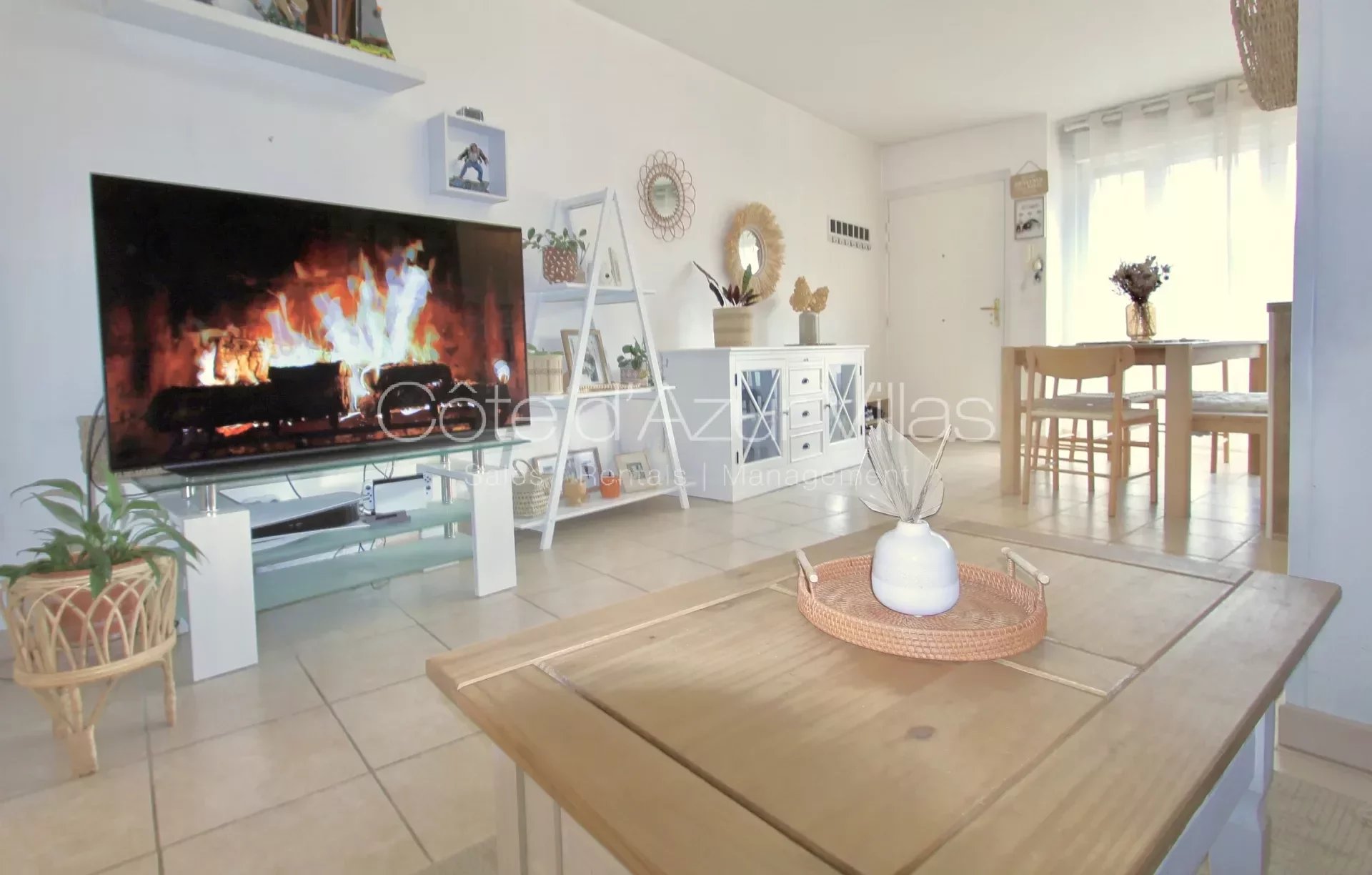 St Laurent du Var - 1 bedroom Apt ideally situated, with 2 terraces