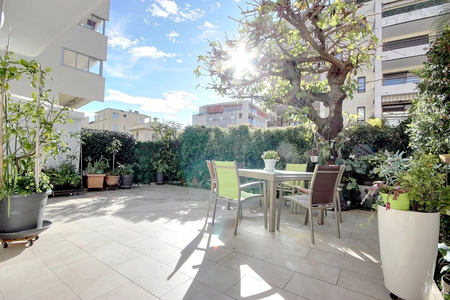 Charming Apartment for Sale in Cannes - Palm-Beach Area, Near Port Canto and Croisette