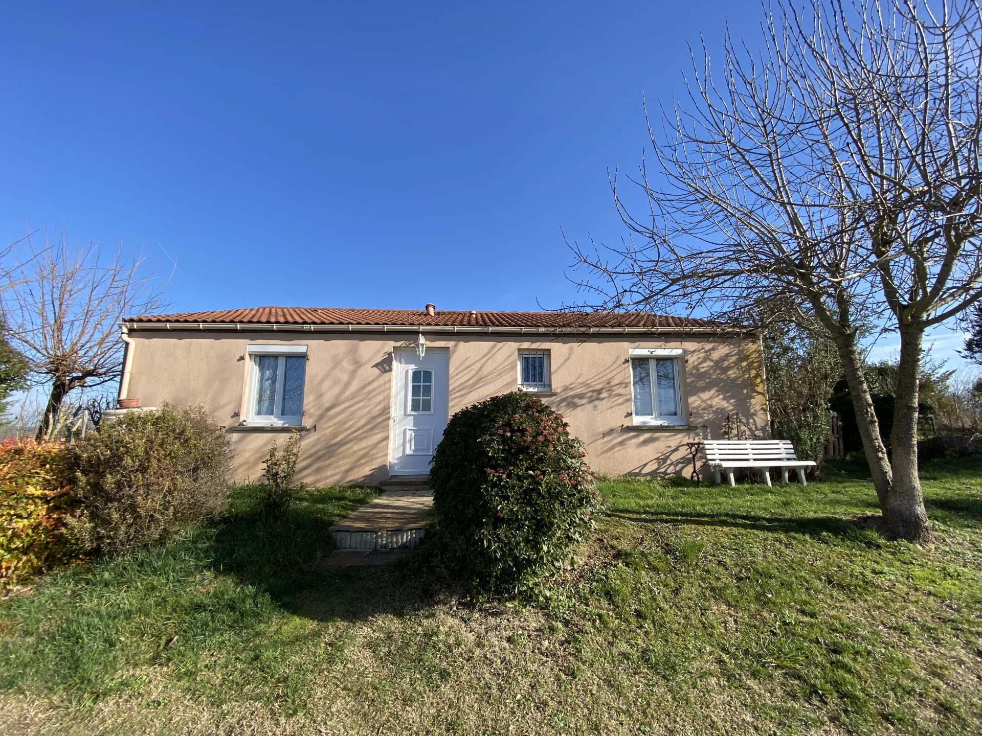 Near. Aurignac, pretty detached house 84m² on 5011m² of land, lovely view of the Pyrenees
