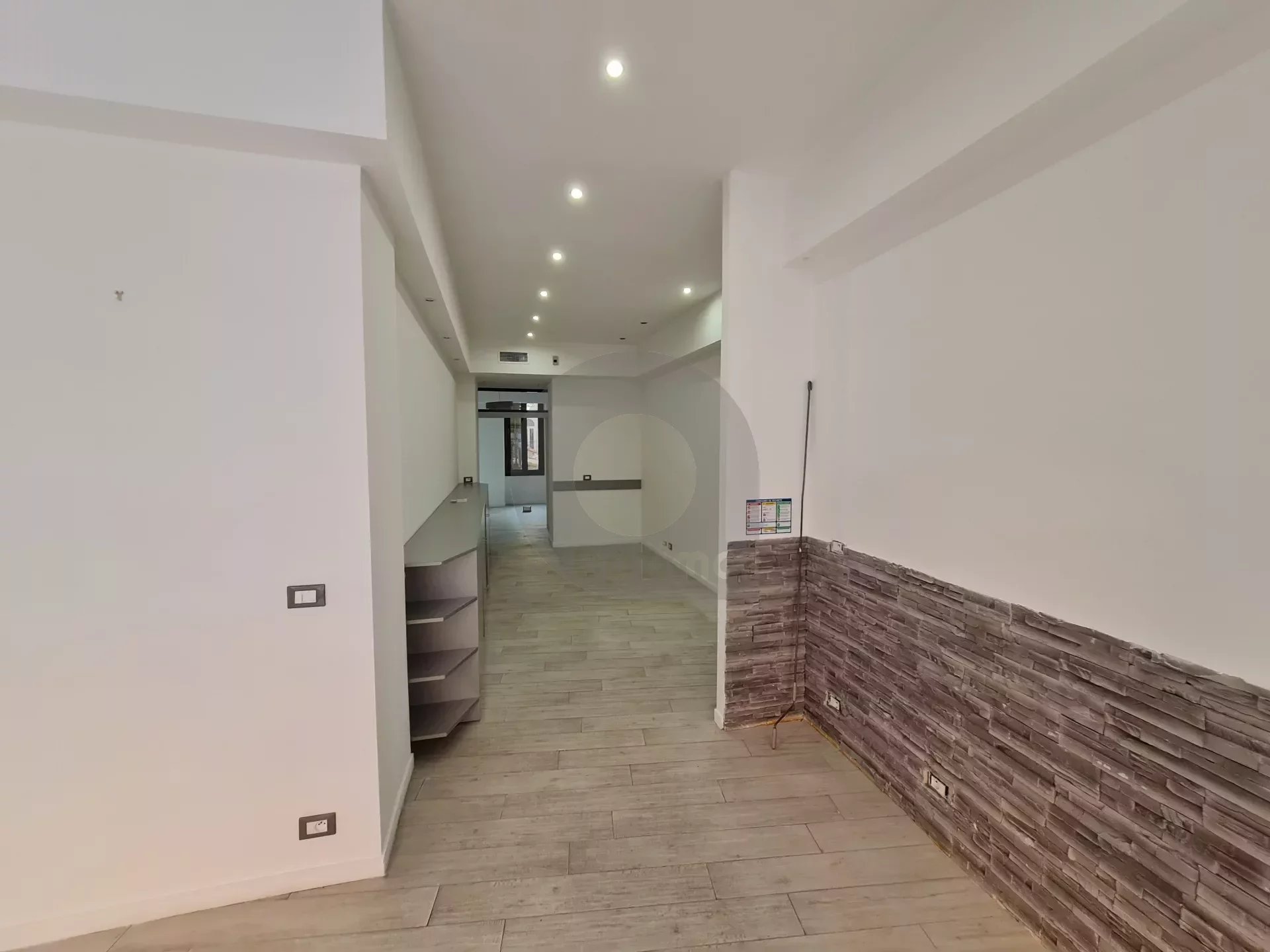 RIGHT TO THE LEASE COMMERCIAL PREMISES FOR RENT MENTON CENTRE VILLE